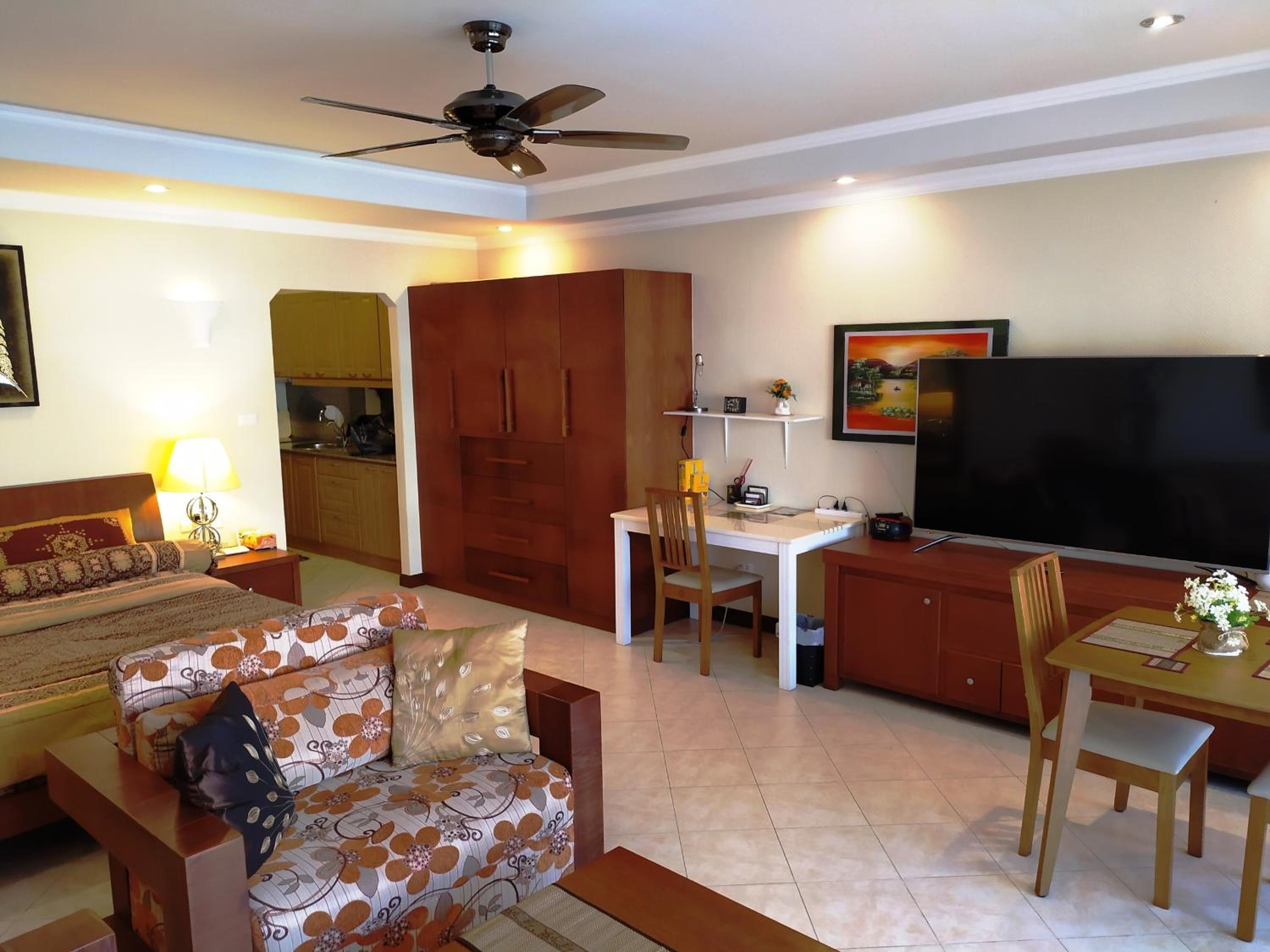 Studio Apartment photo 1