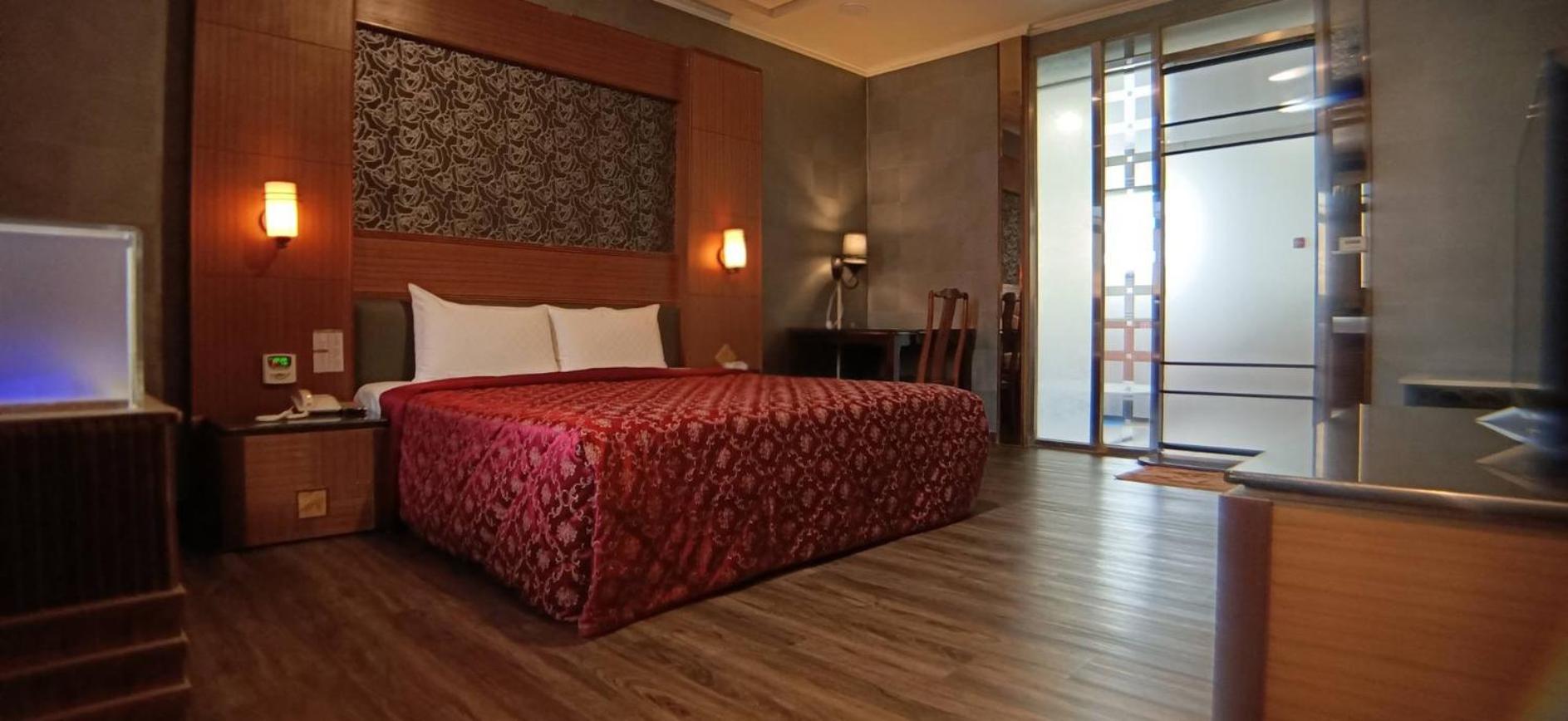 Queen Room photo 3