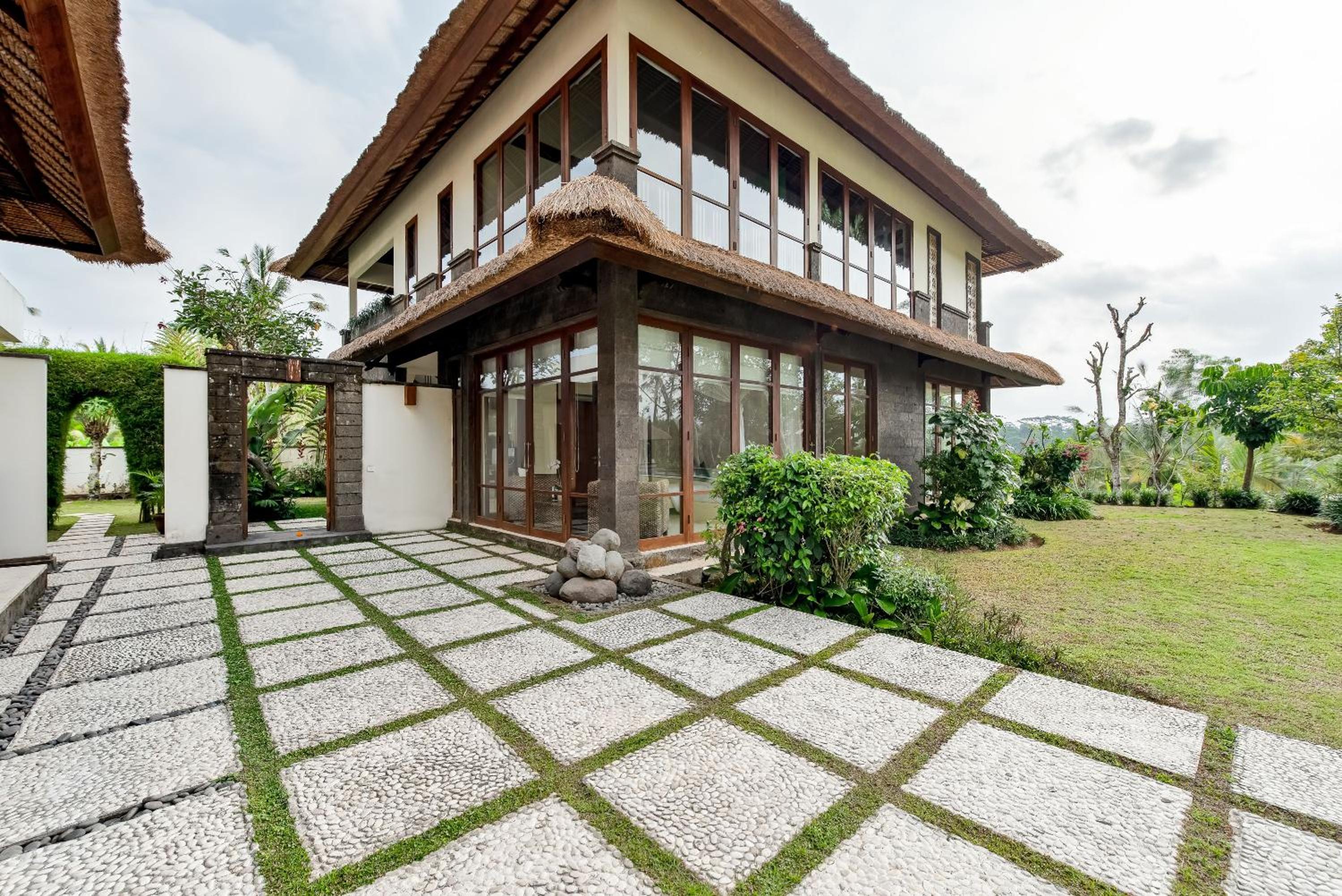 One-Bedroom In A Shared Villa - Upper Floor photo 2