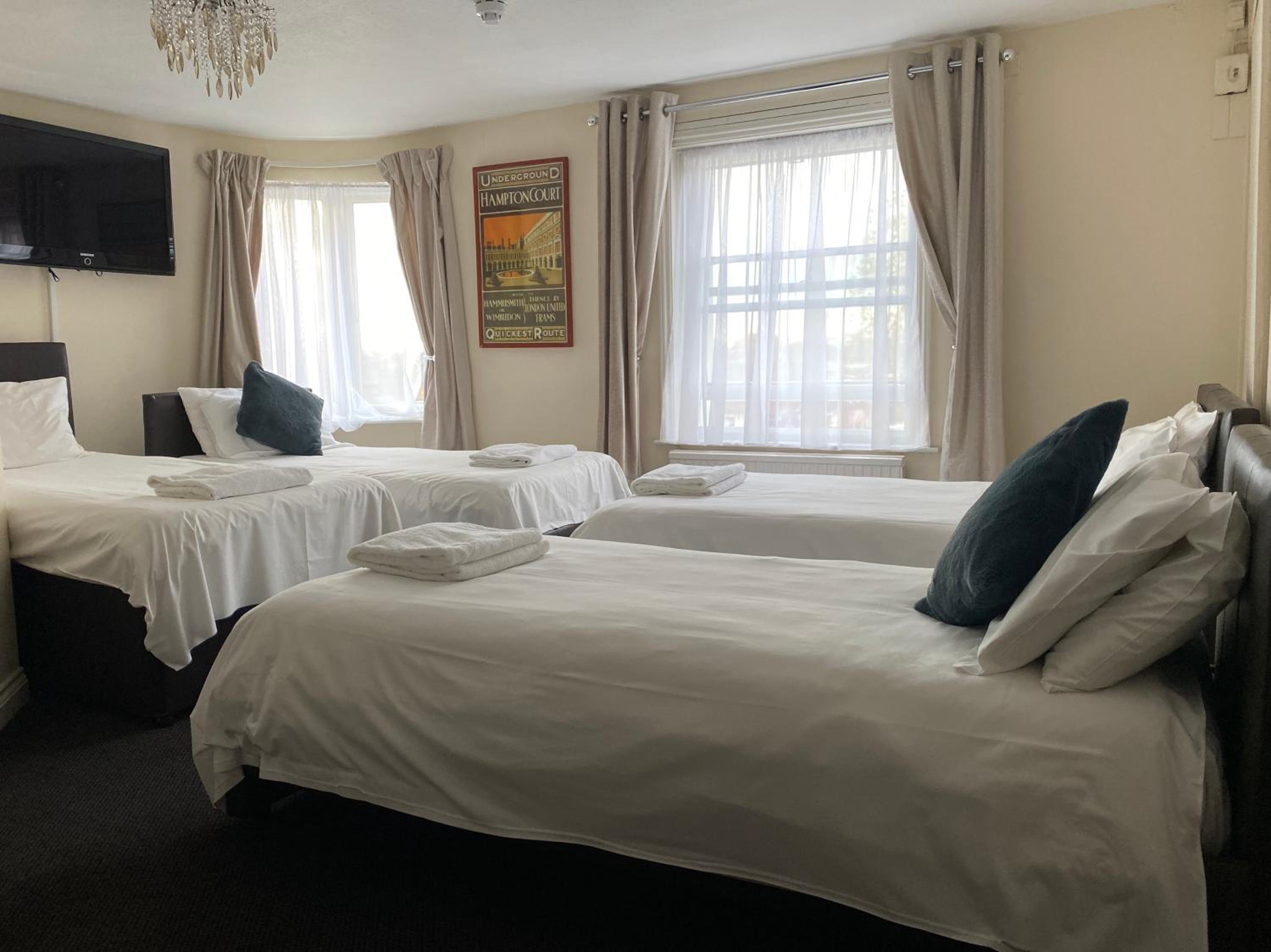 Quadruple Room - Photo 8