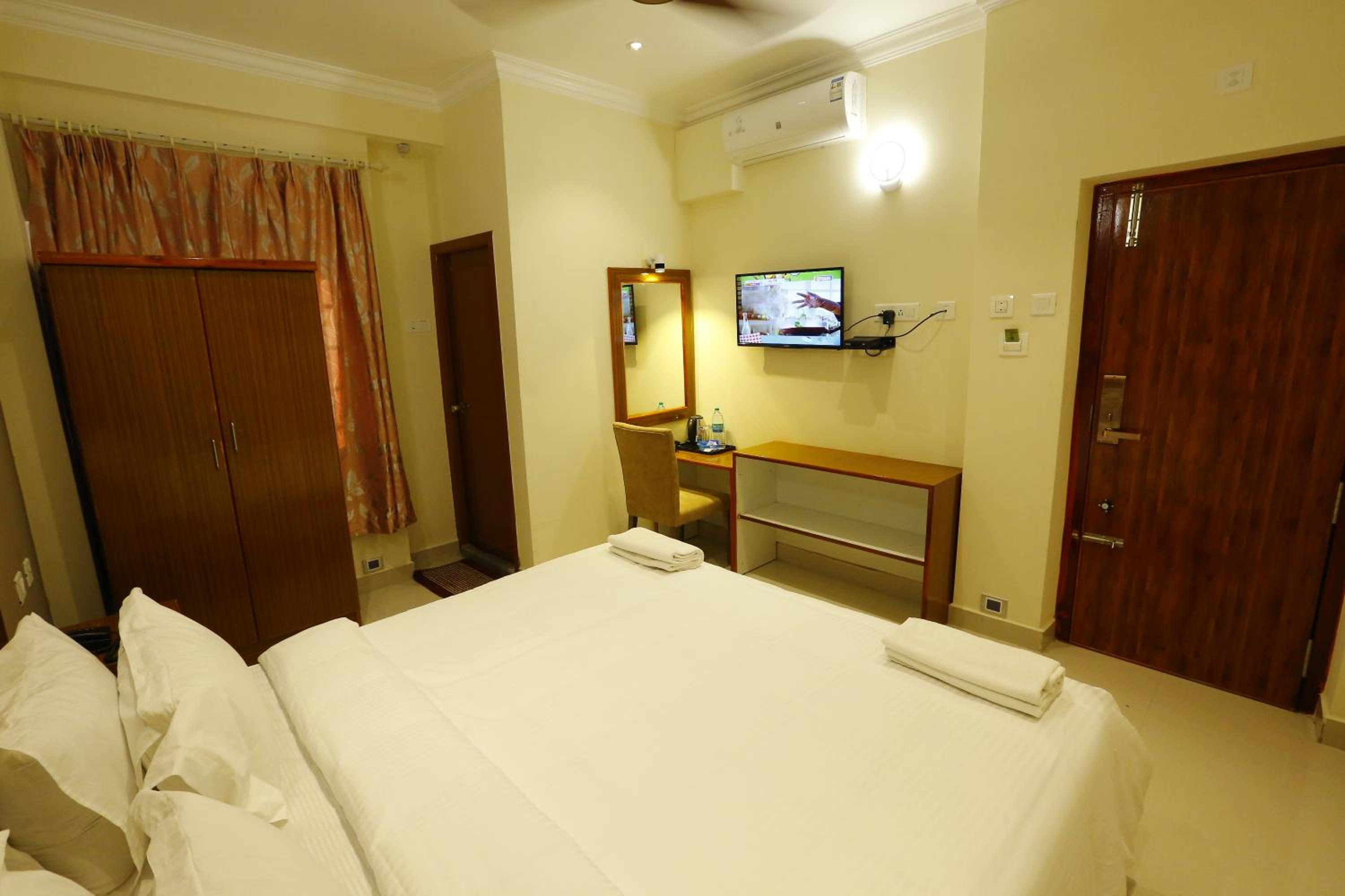 Standard Double Room - Photo 7