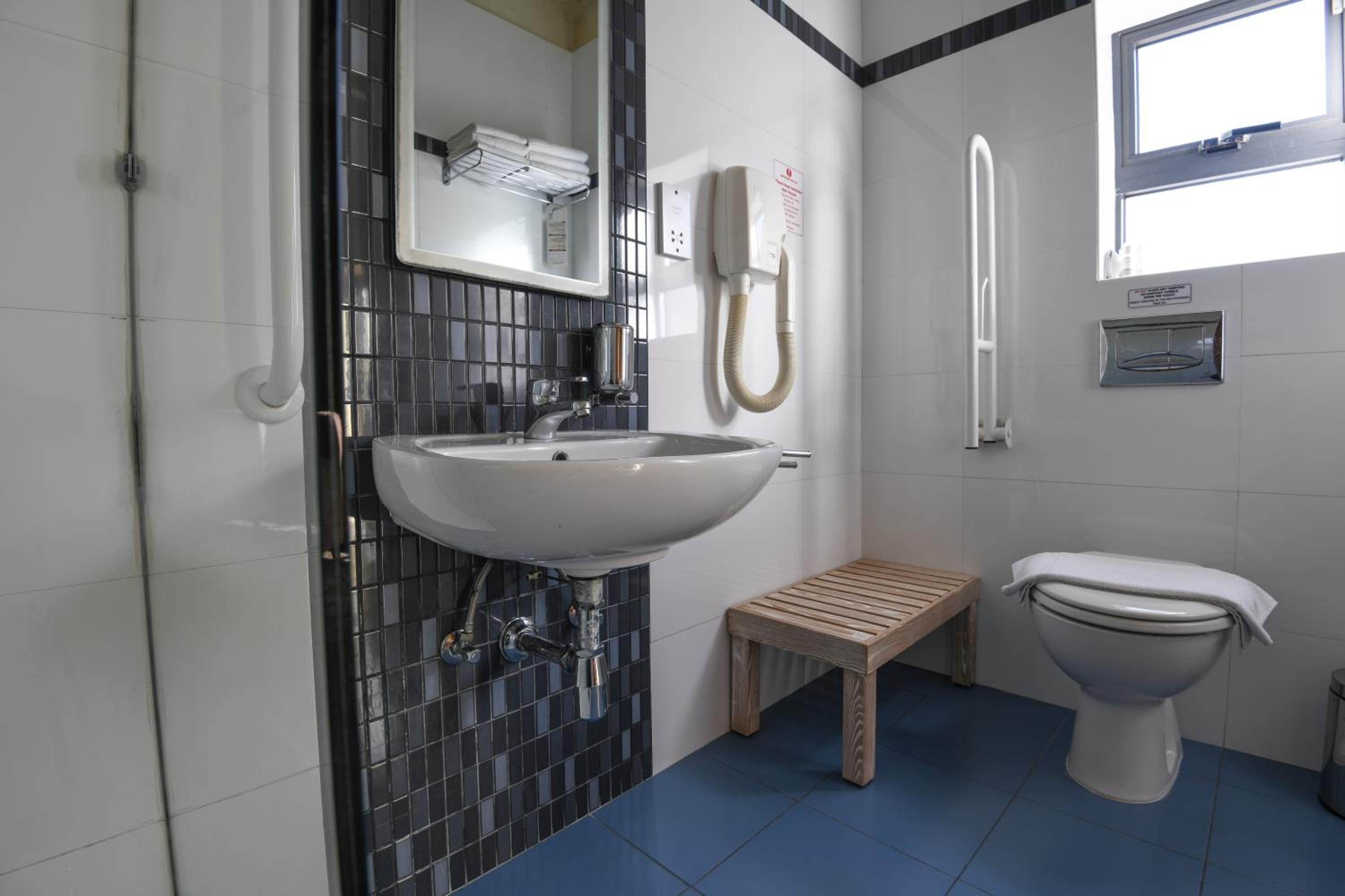 Superior Double or Twin Room with Partial Sea View photo 2