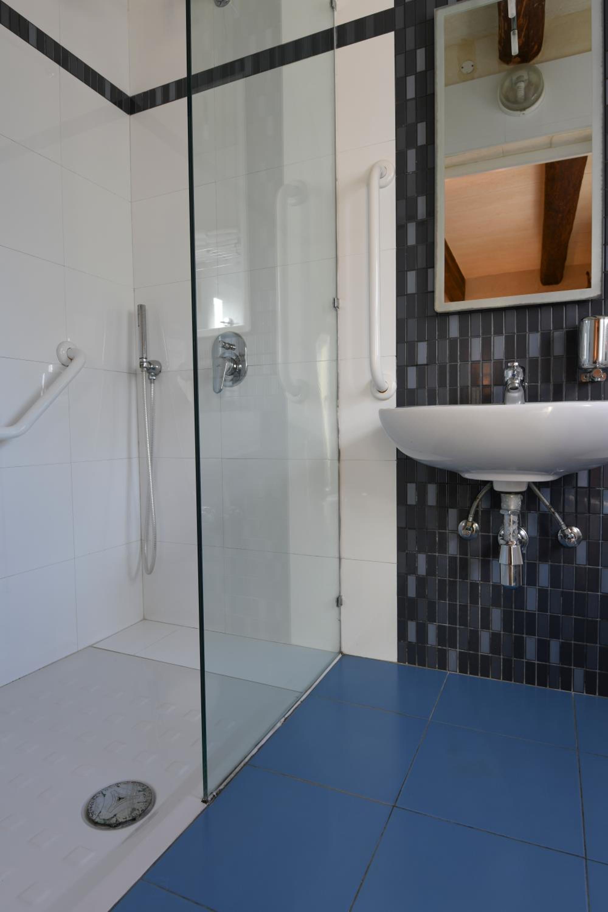 Superior Triple Room with Partial Sea View photo 3