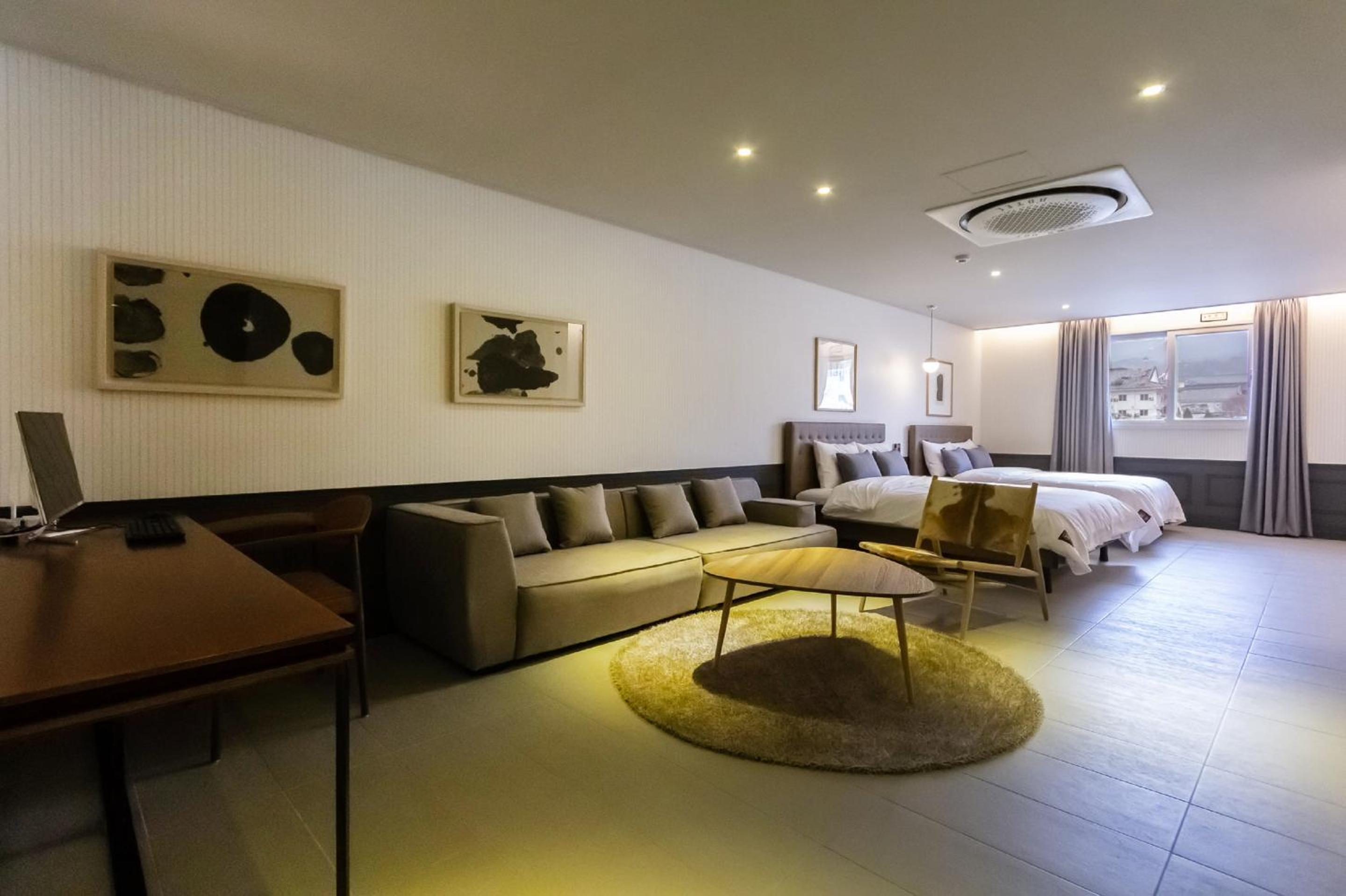 Family Room photo 1