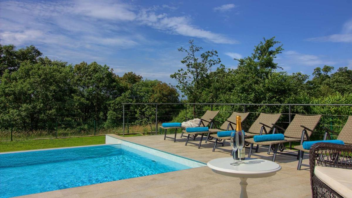 Villa with Private Pool photo 3