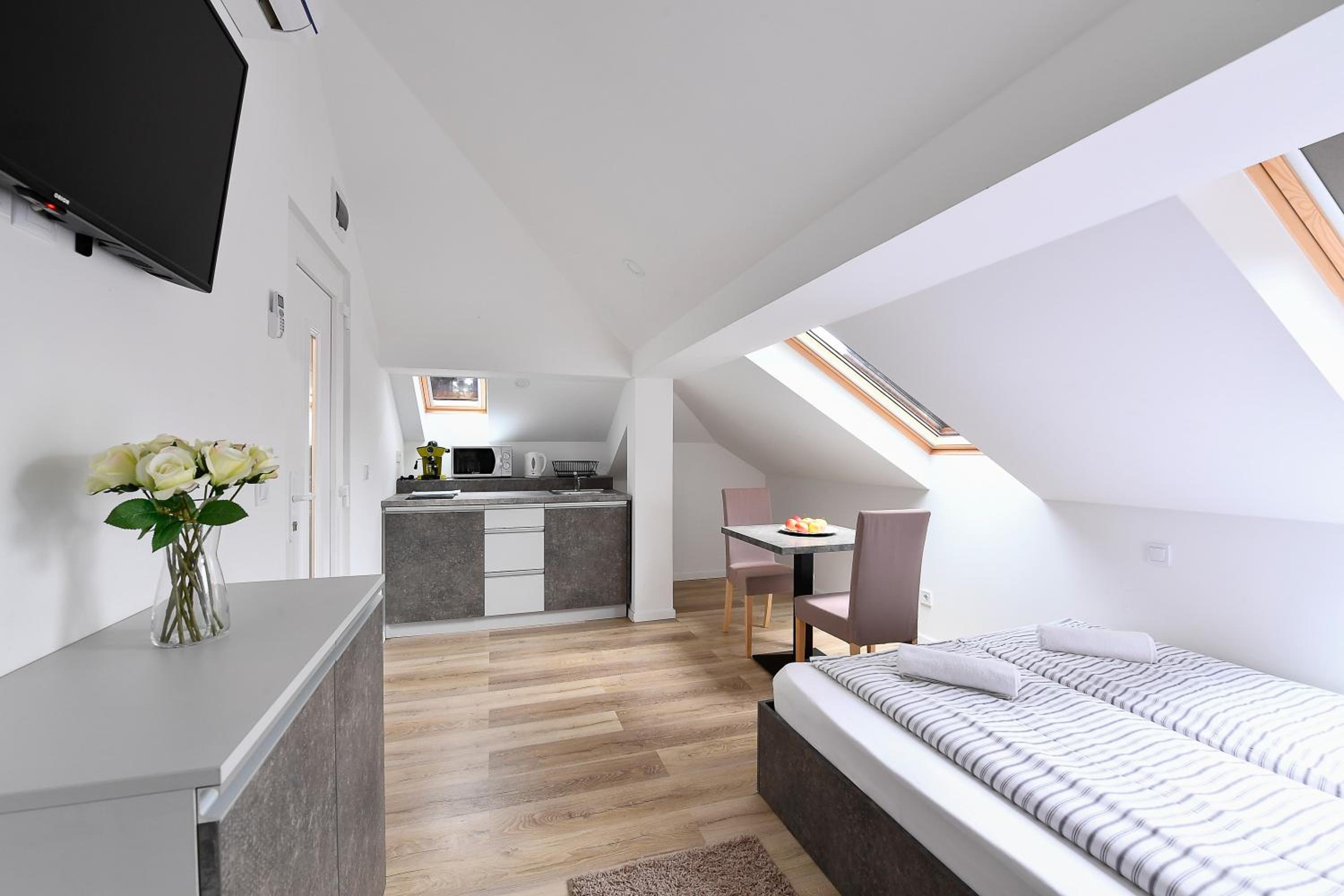 Studio Apartment photo 2
