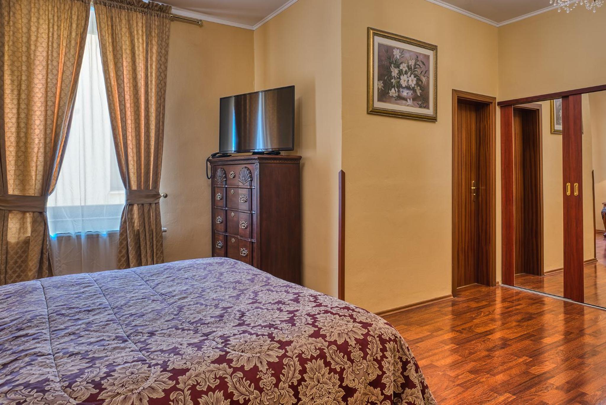Standard Double Room with Queen Bed - Photo 2