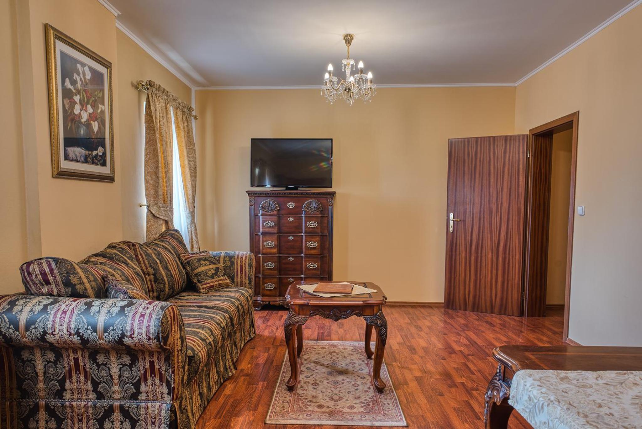 Two-Bedroom Apartment - Photo 2