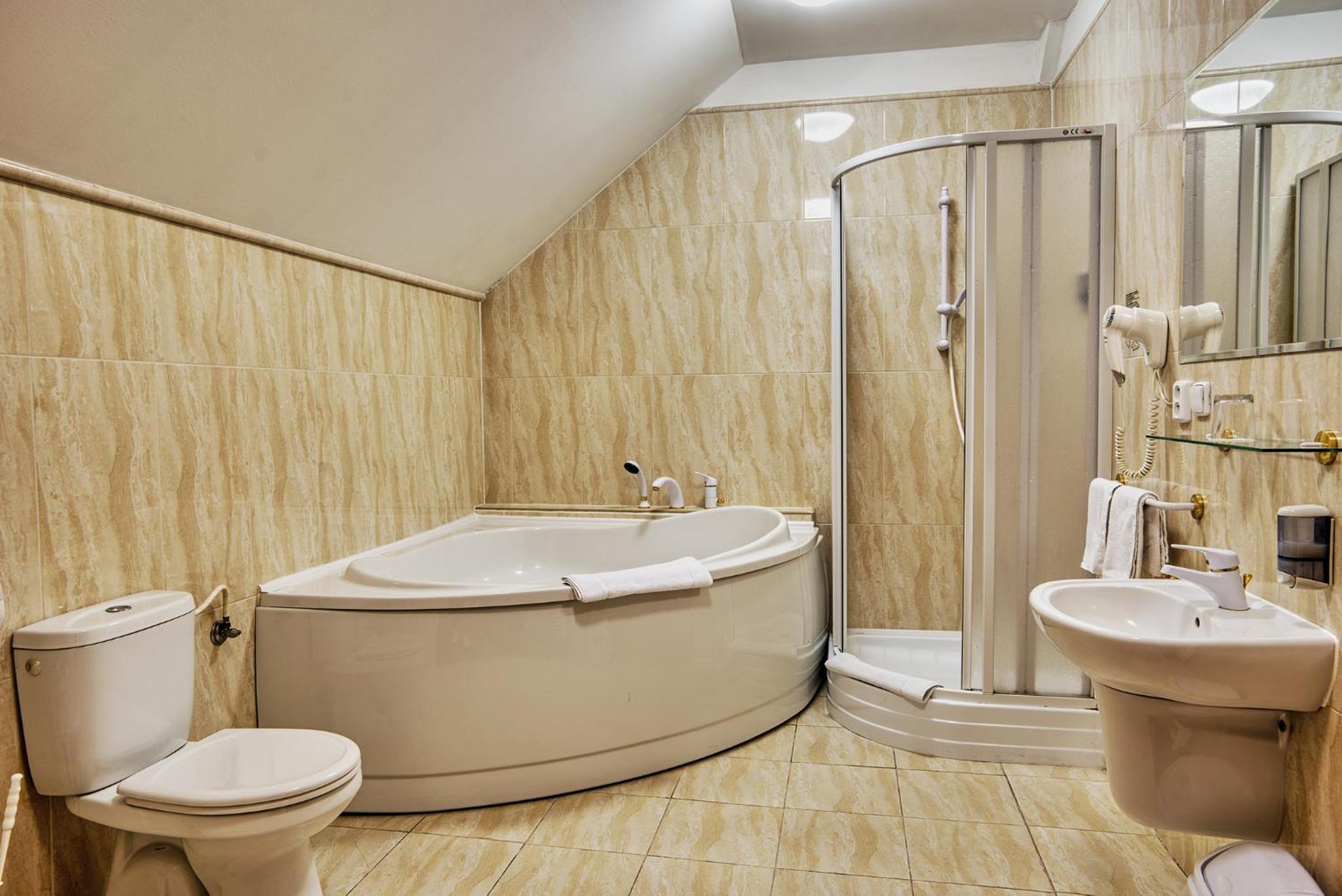 Two-Bedroom Suite - Photo 4