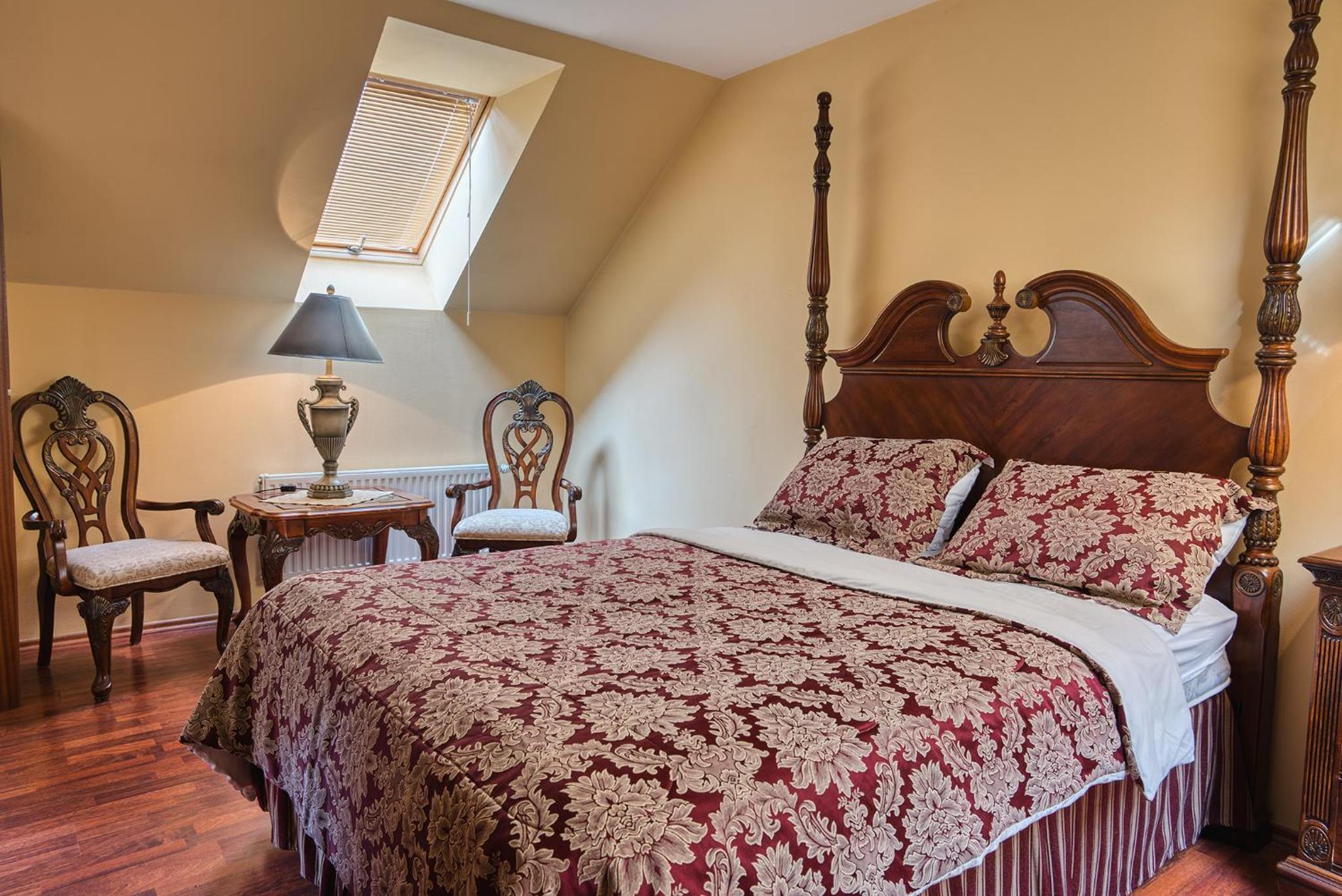 Two-Bedroom Suite - Photo 2