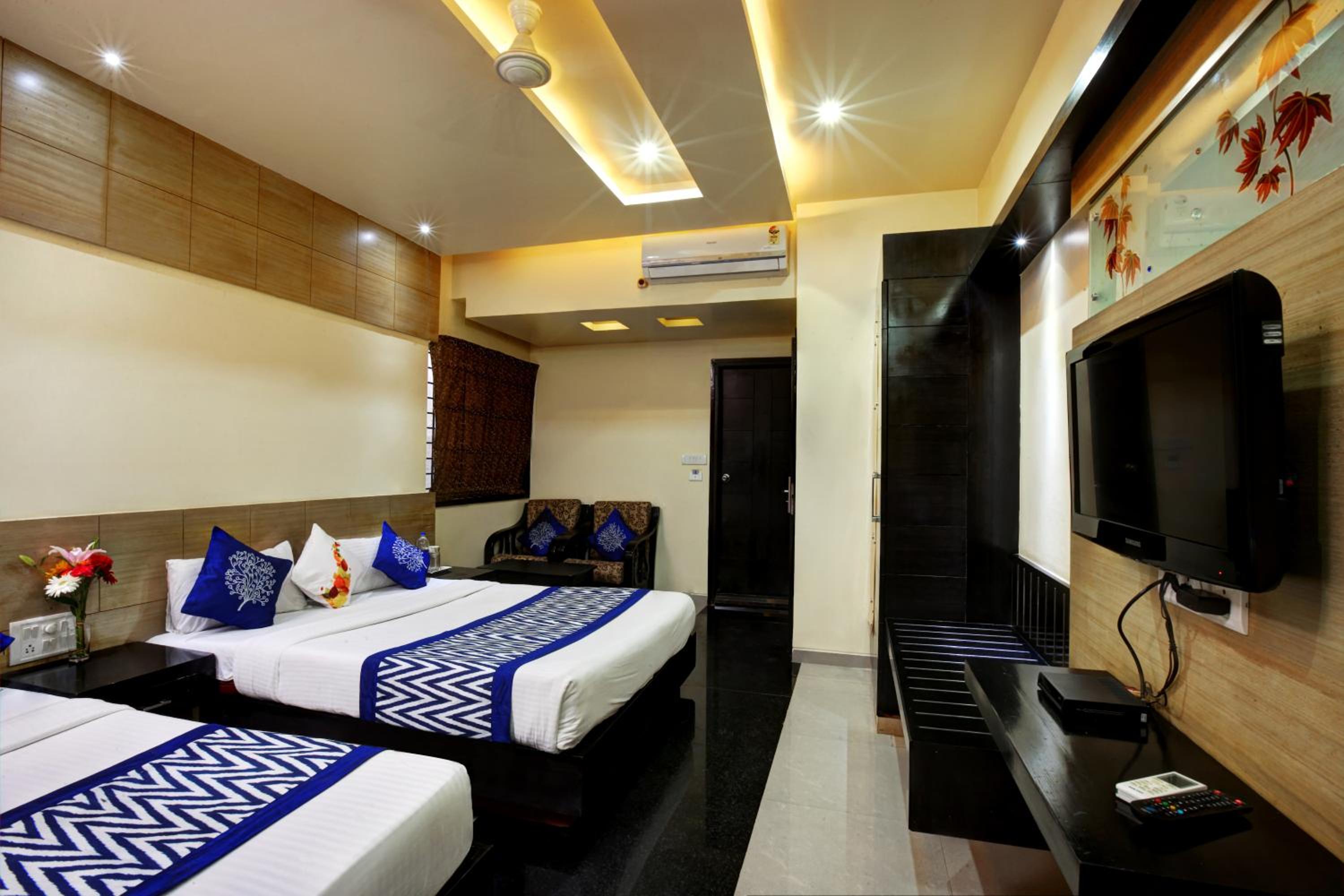 Deluxe Family Room - Photo 2