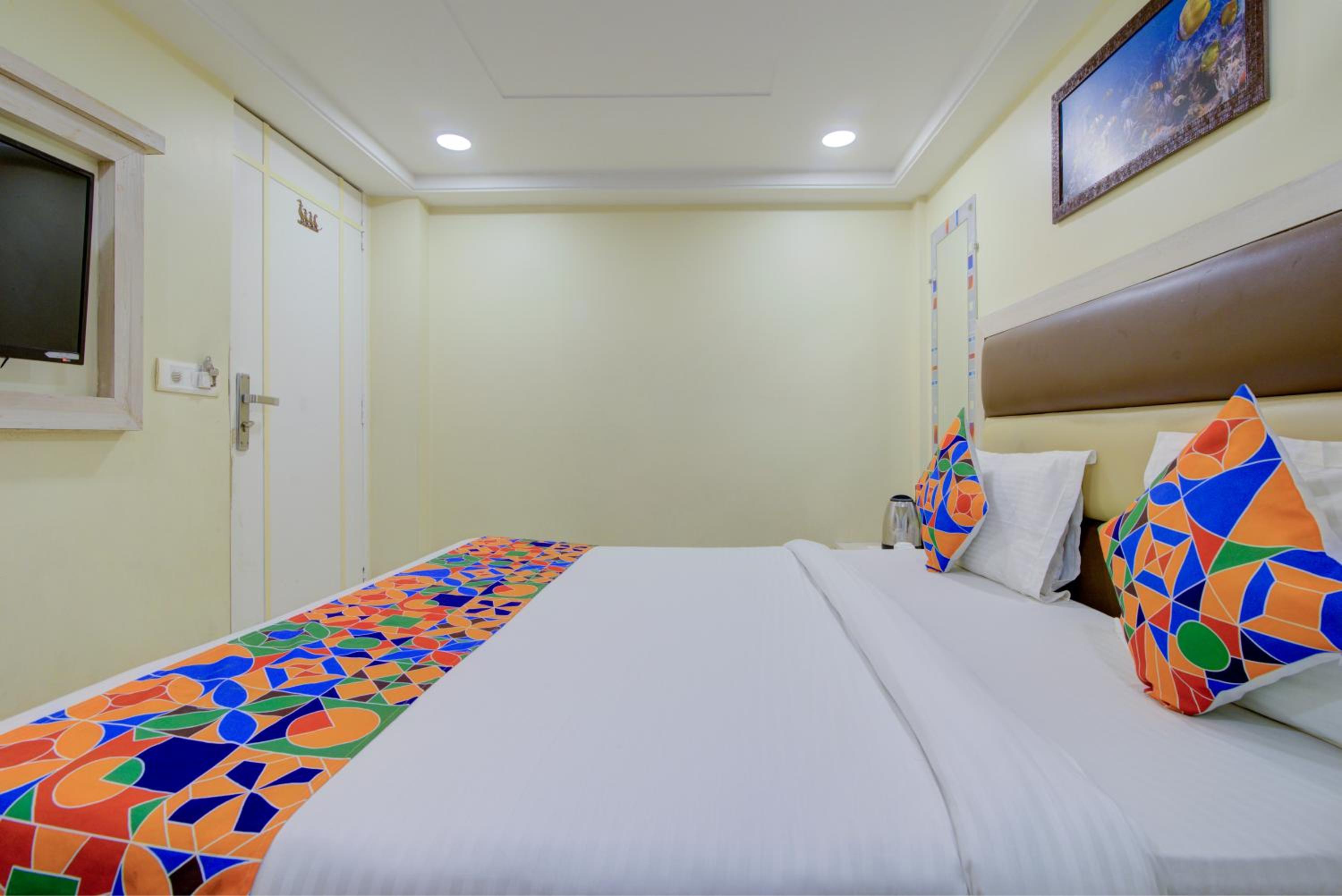 Standard Double Room - Photo 16