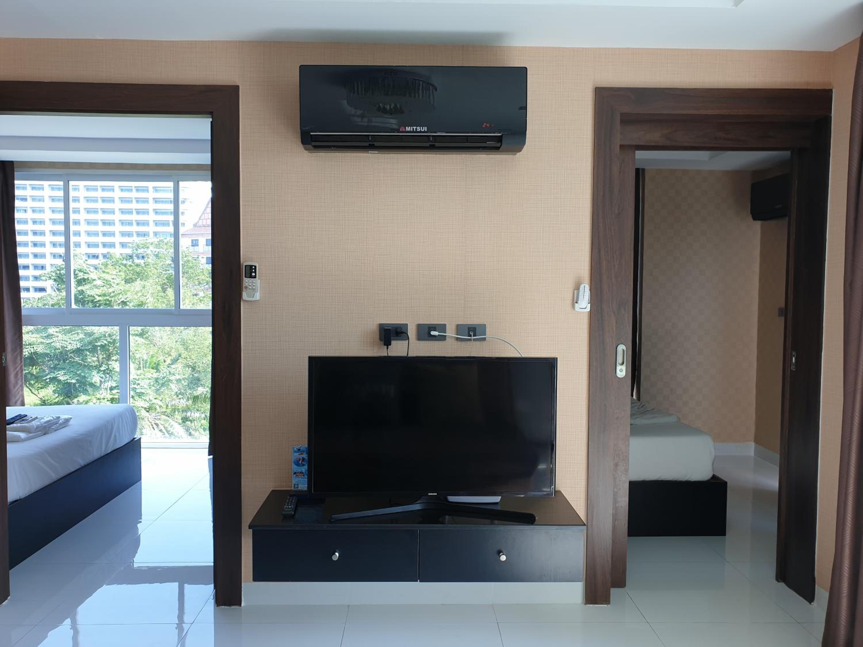 Apartment with Sea View - Photo 13