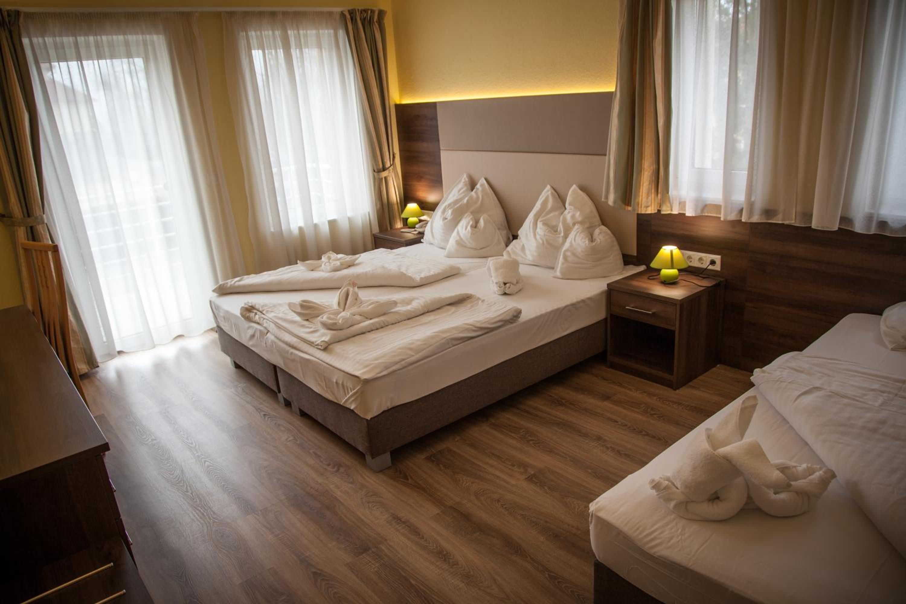 Triple Room with Bathroom - Photo 4