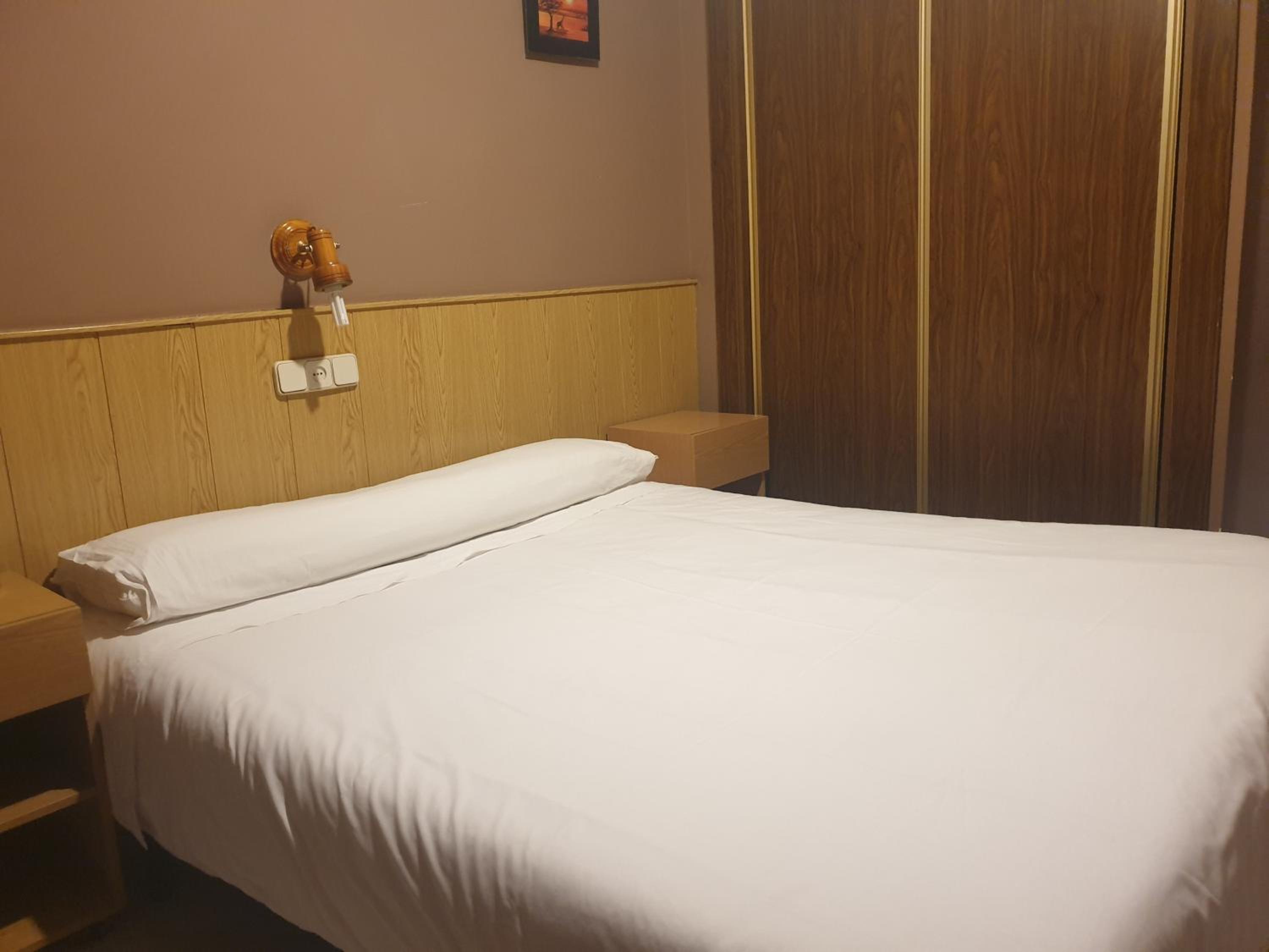 Small Double or Twin Room photo 3
