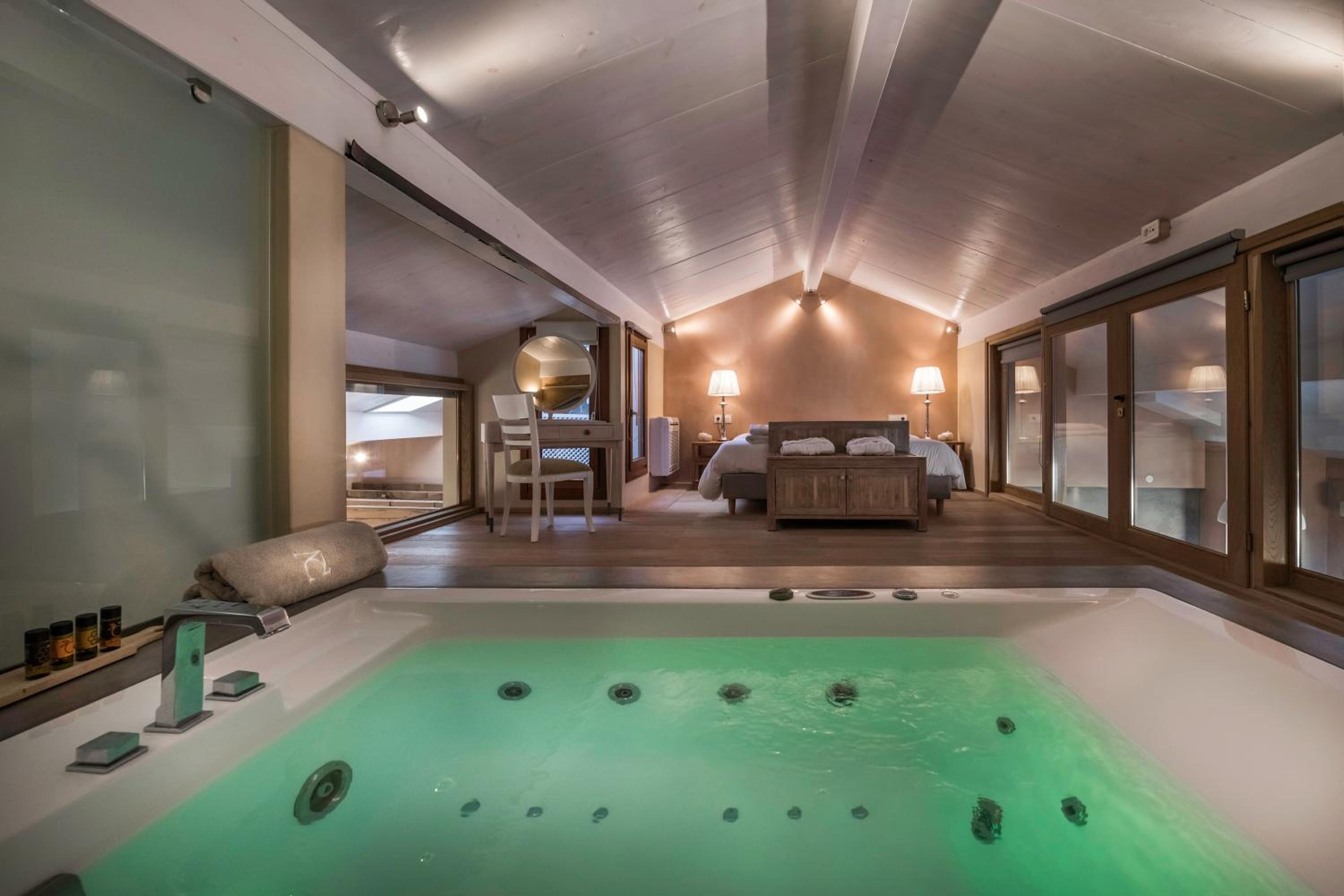 Penthouse avec Baignoire Spa et Terrasse - Vue sur Mer