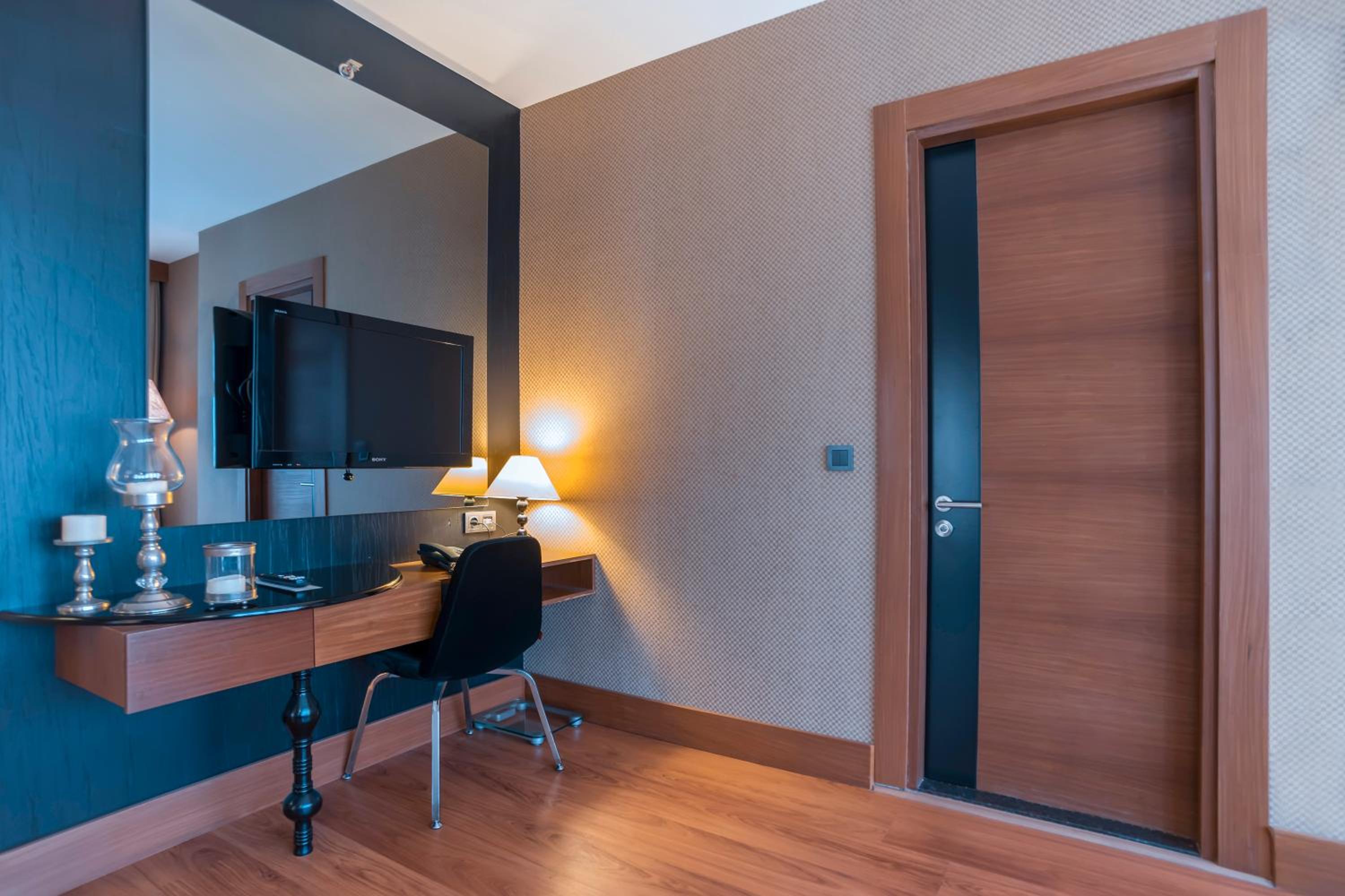 Suite - Photo 9