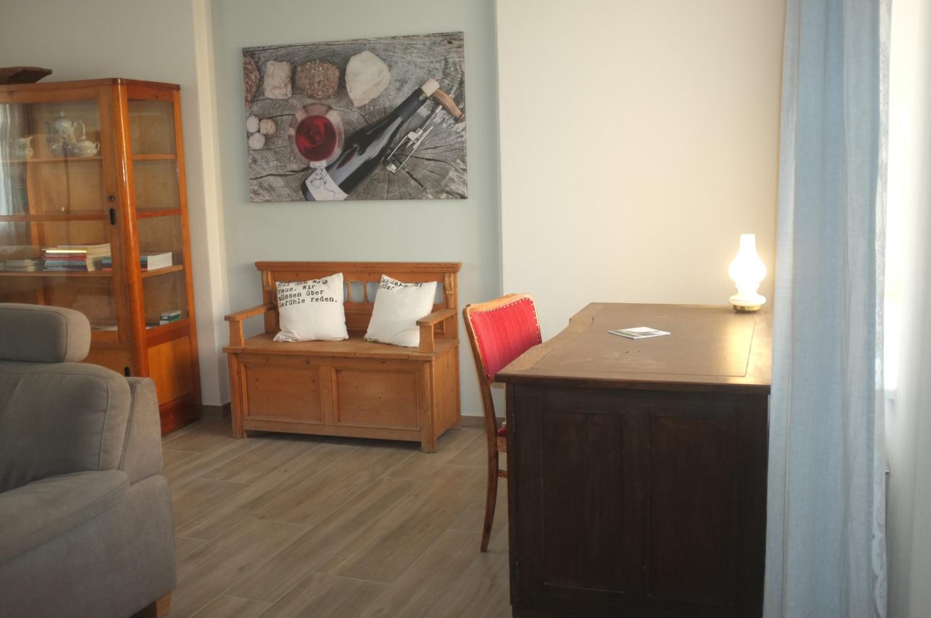 One-Bedroom Apartment photo 1