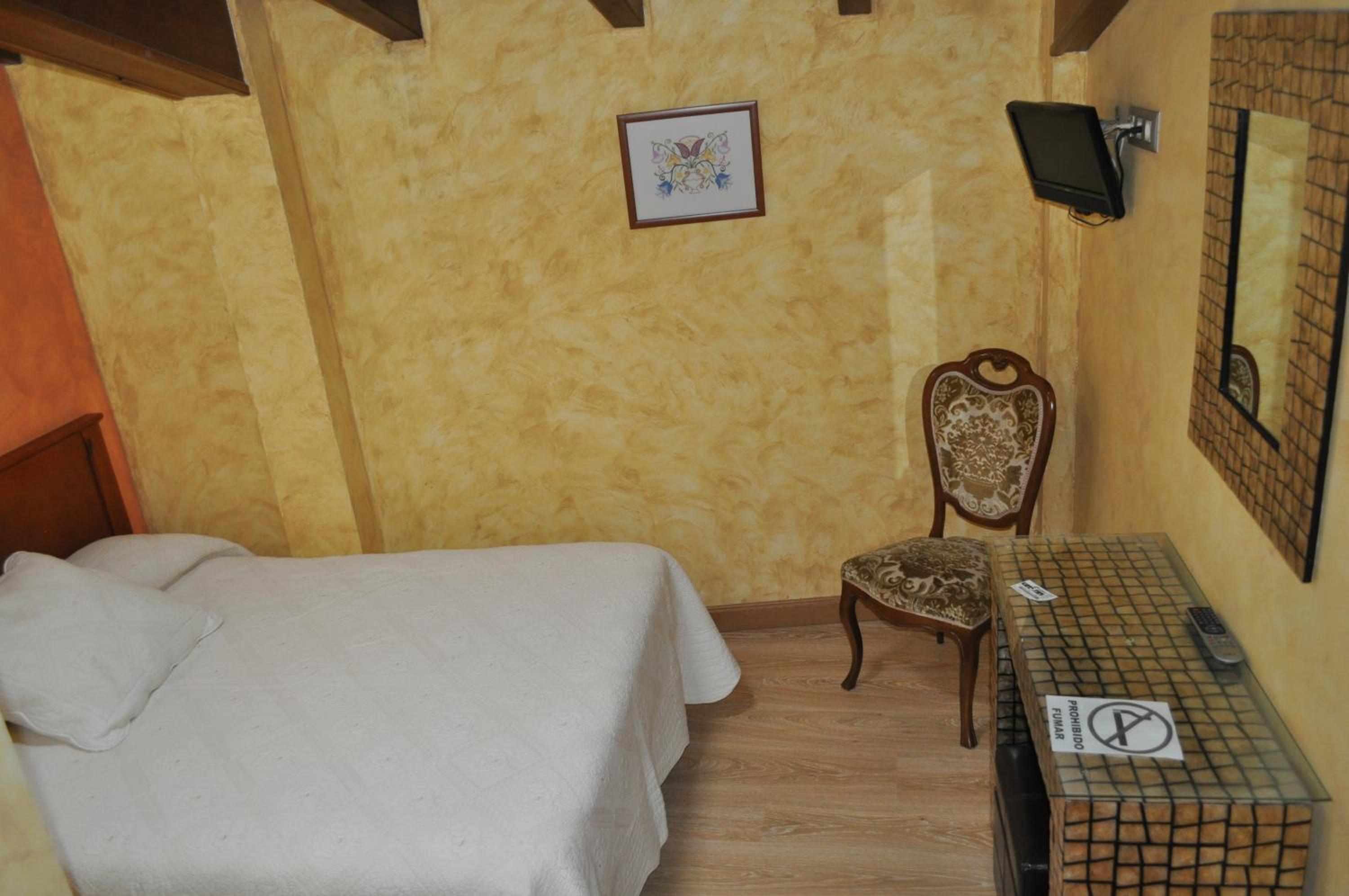 Five-Bedroom House photo 2