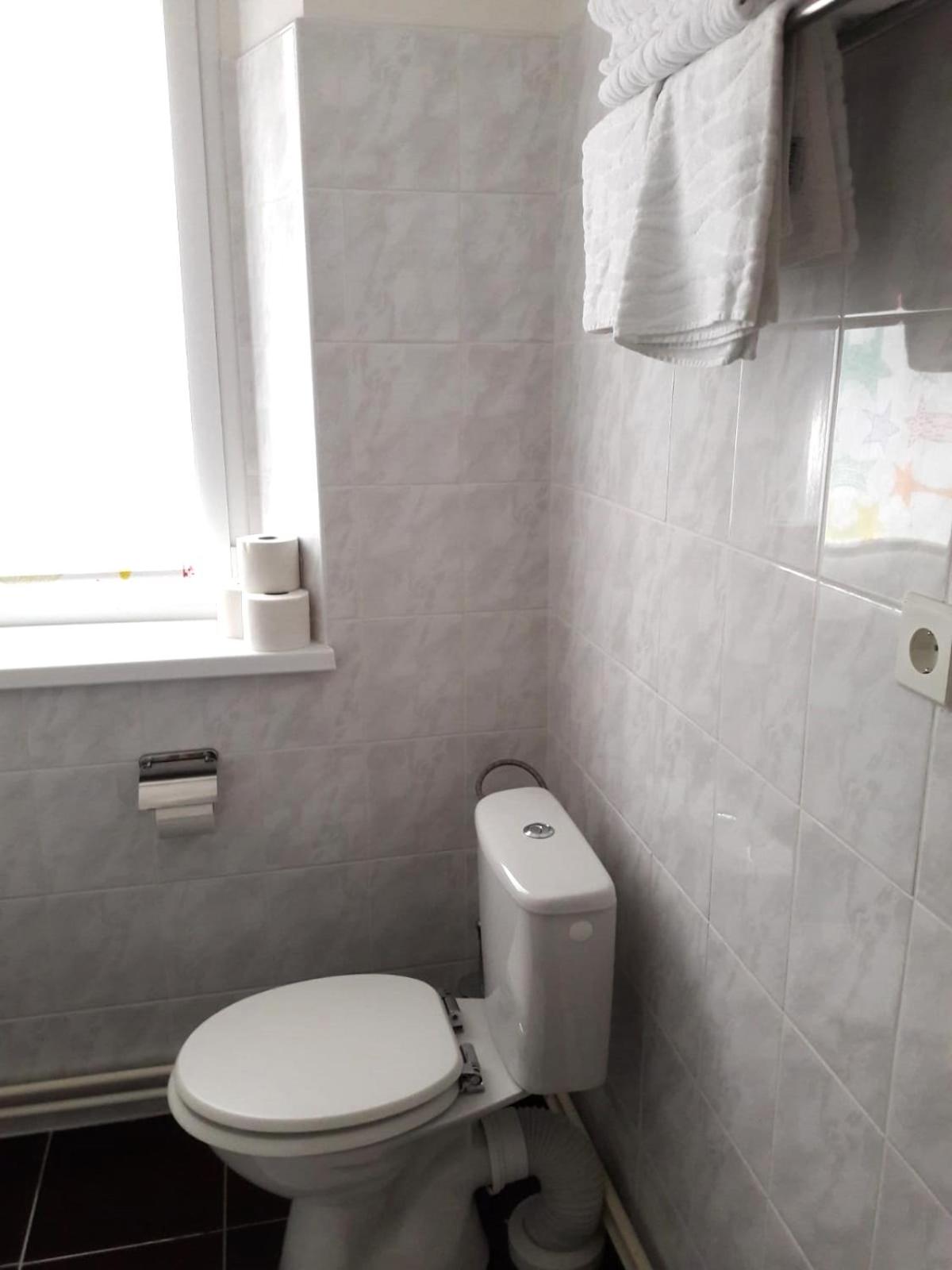 Double Room with Private Bathroom - Photo 6
