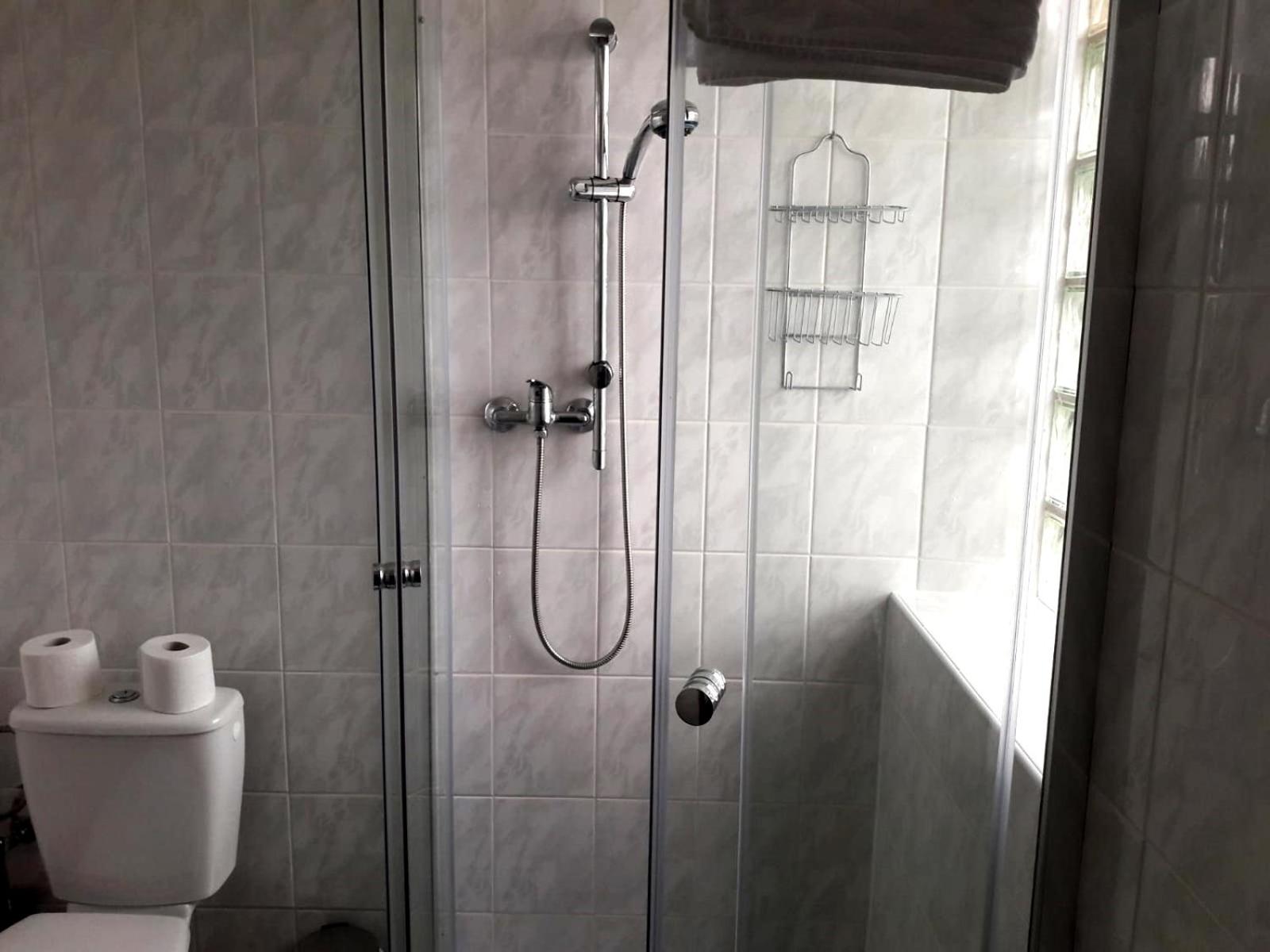 Family Room with Bathroom - Photo 2