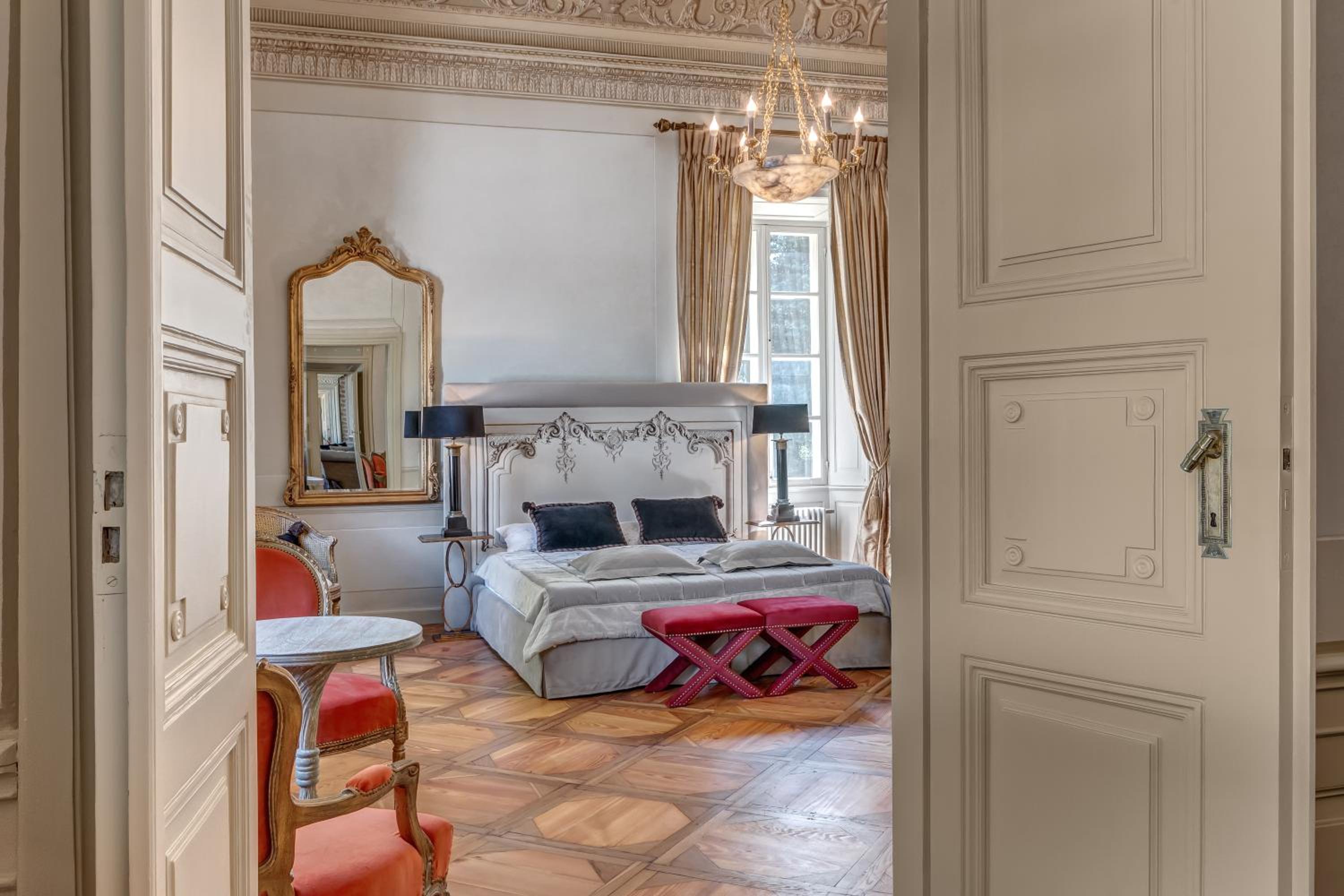 Deluxe King Suite photo 3