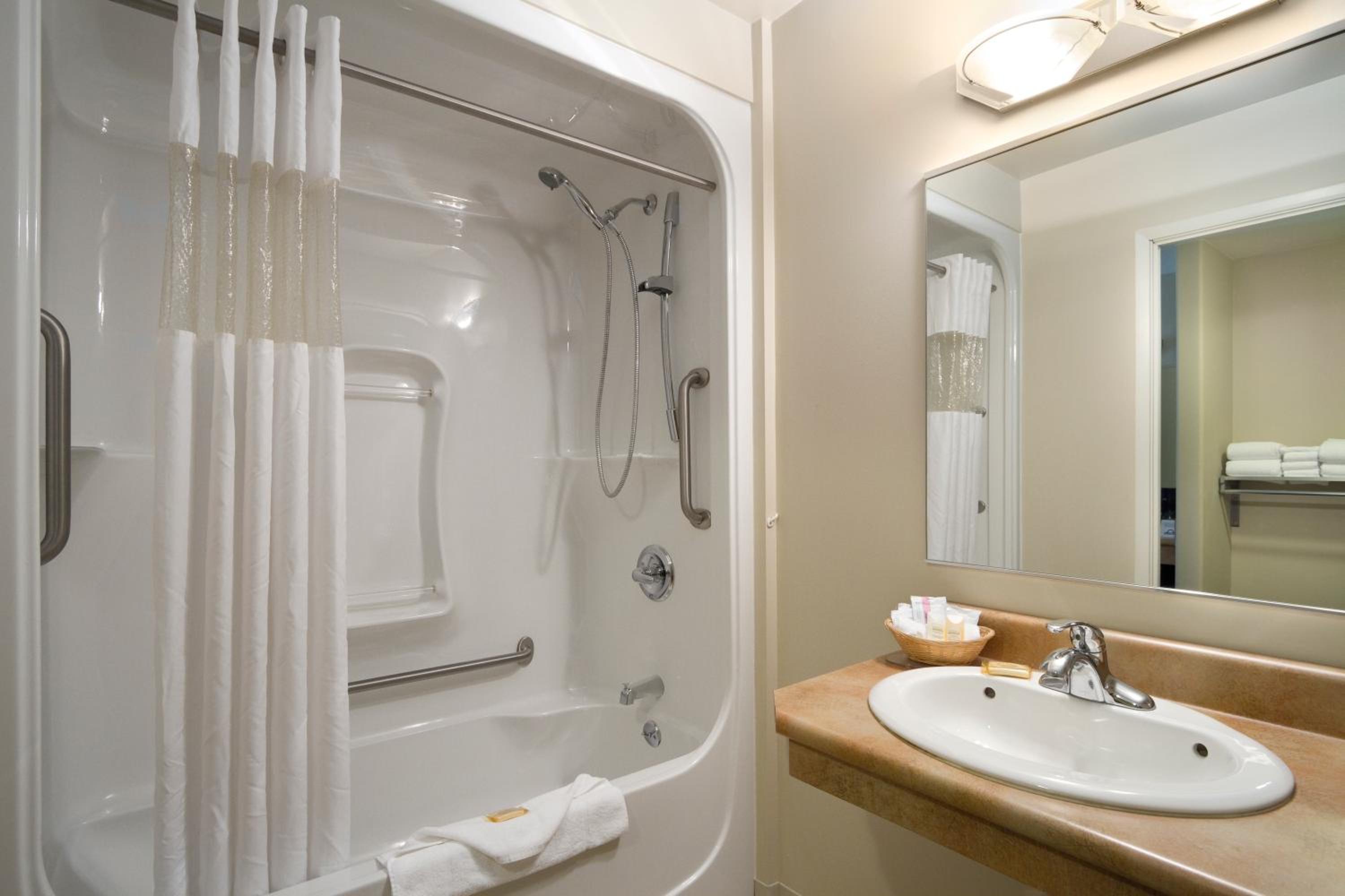 Upper Floor King Room - Disability Access/Non-Smoking - Photo 7