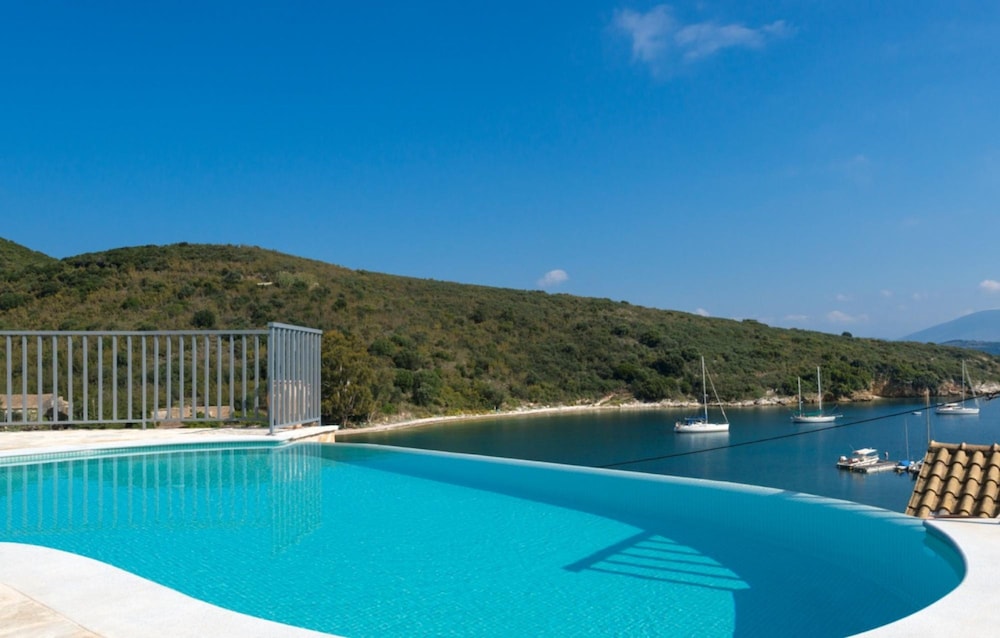 Villa photo 3