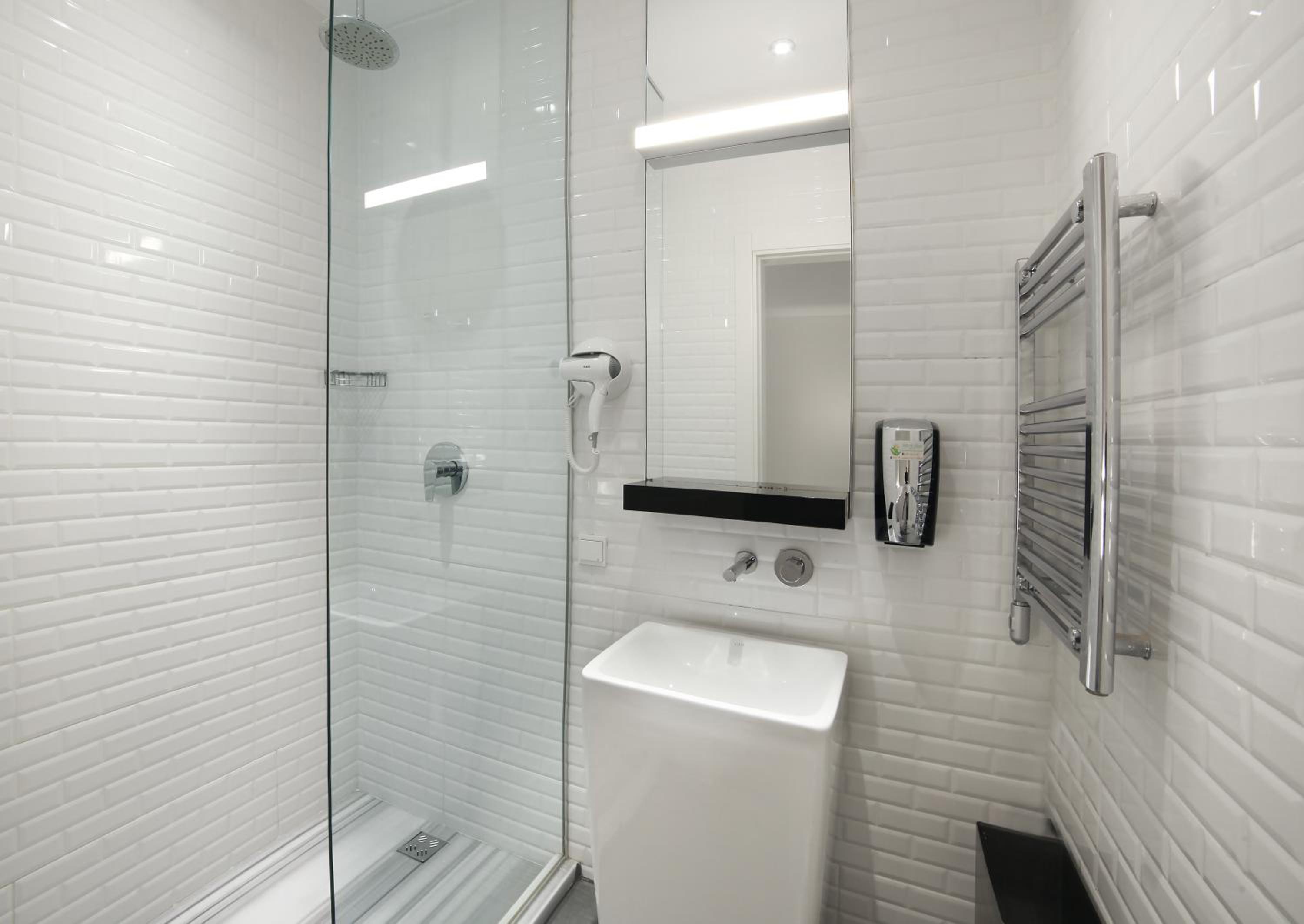 Bed in 4-Bed Standard Dormitory Room with Private Bathroom and Shared WC photo 3