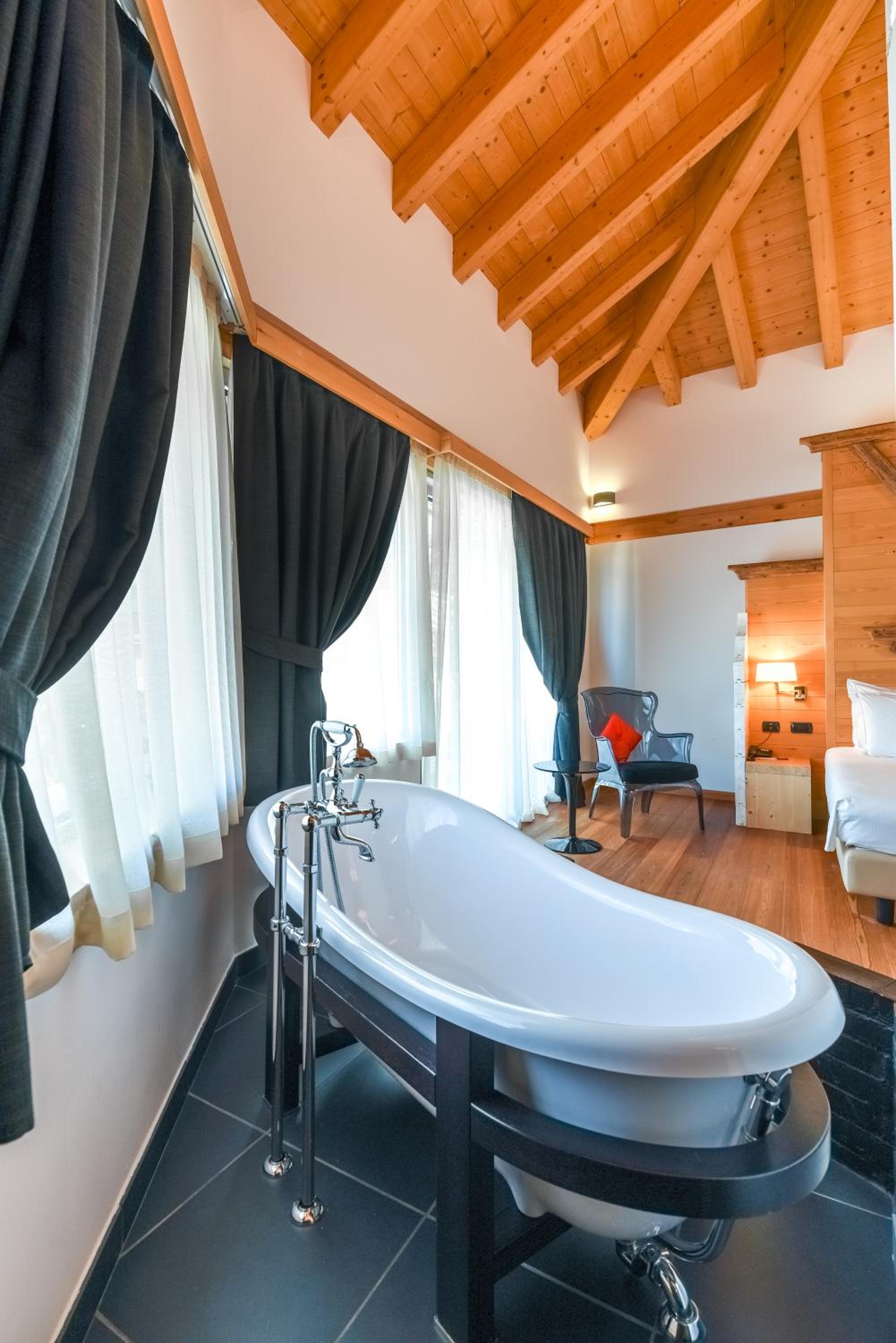 Suite with Terrace and Bath Tub - Photo 7