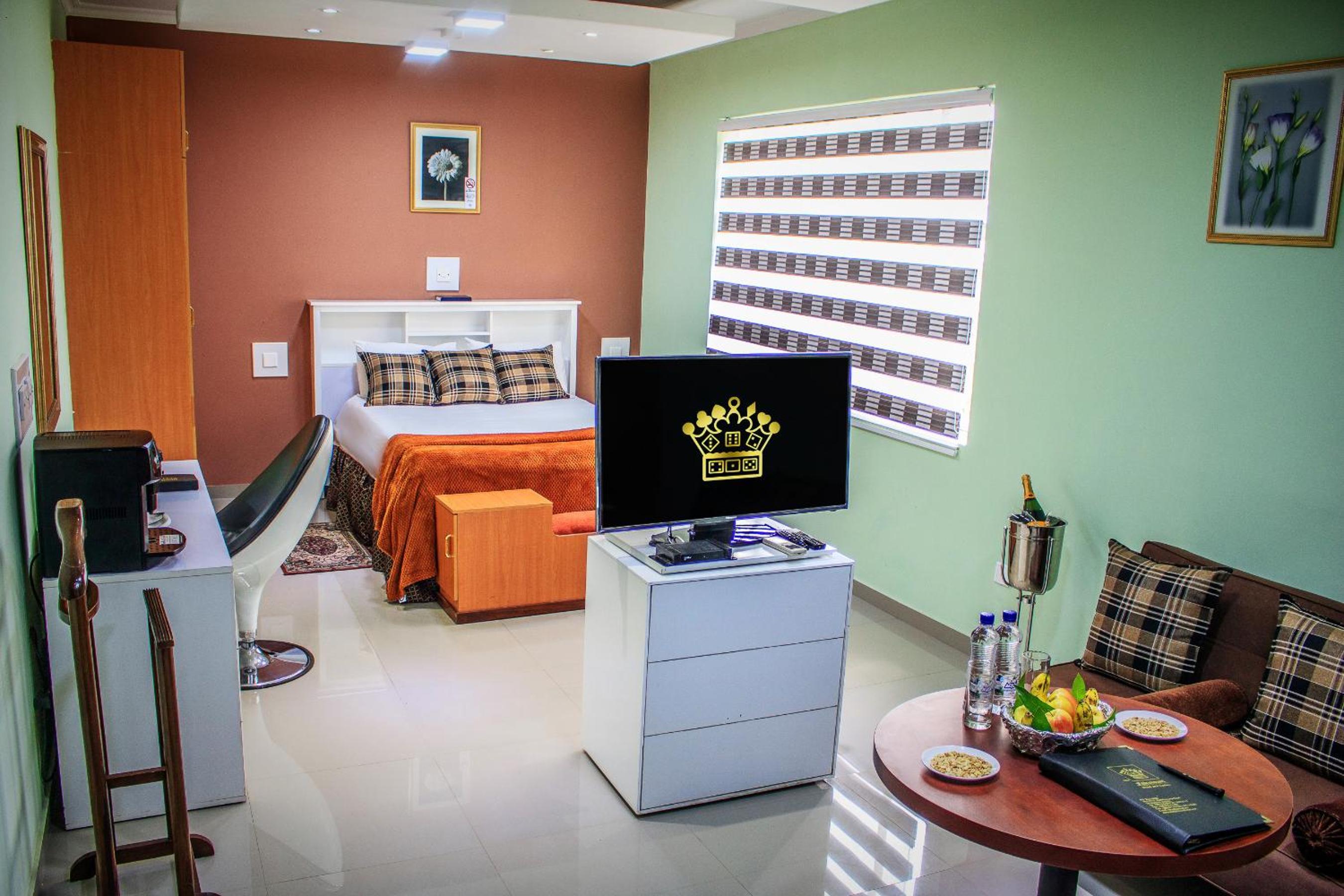 Queen Suite photo 2