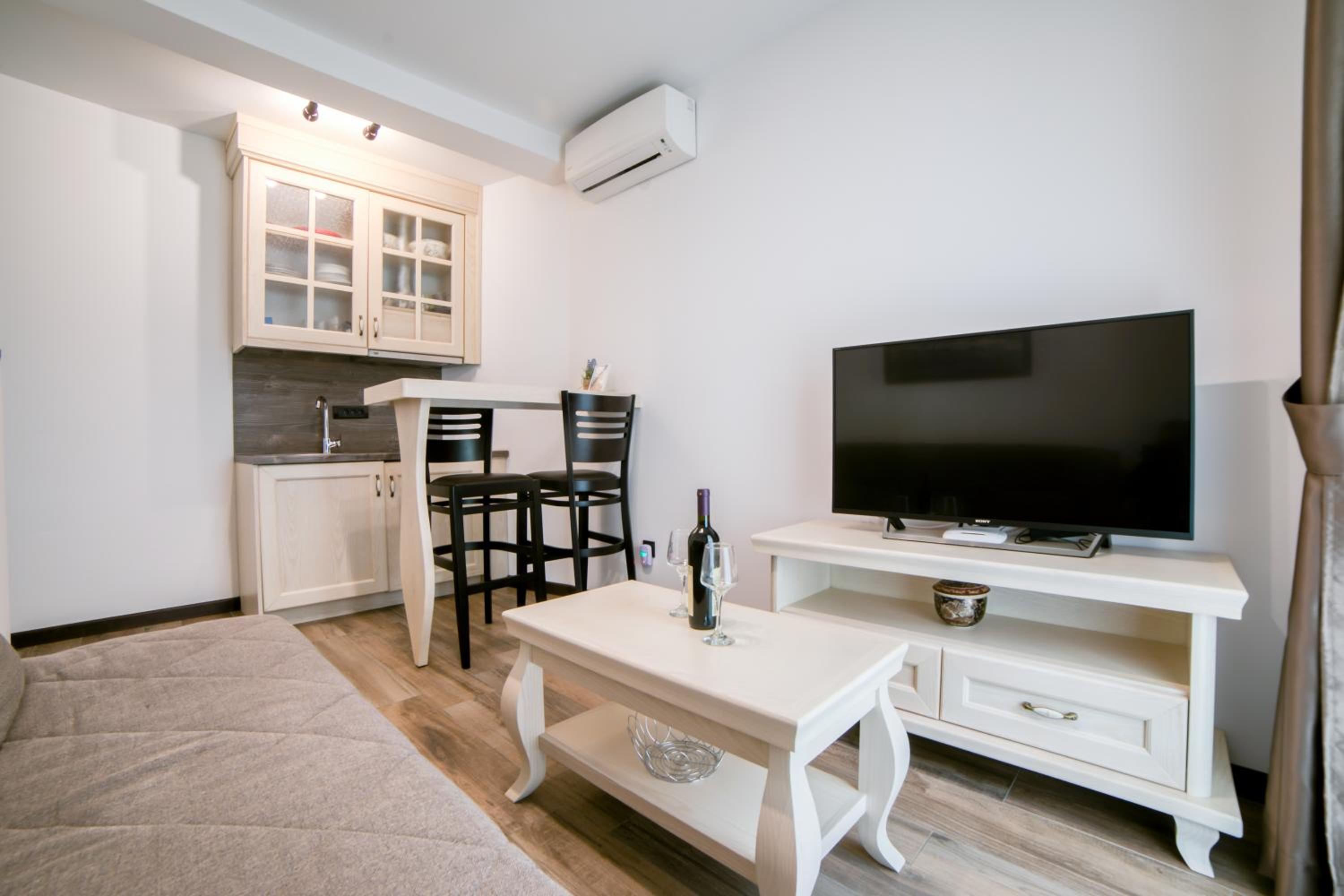 Deluxe Apartment - Photo 2
