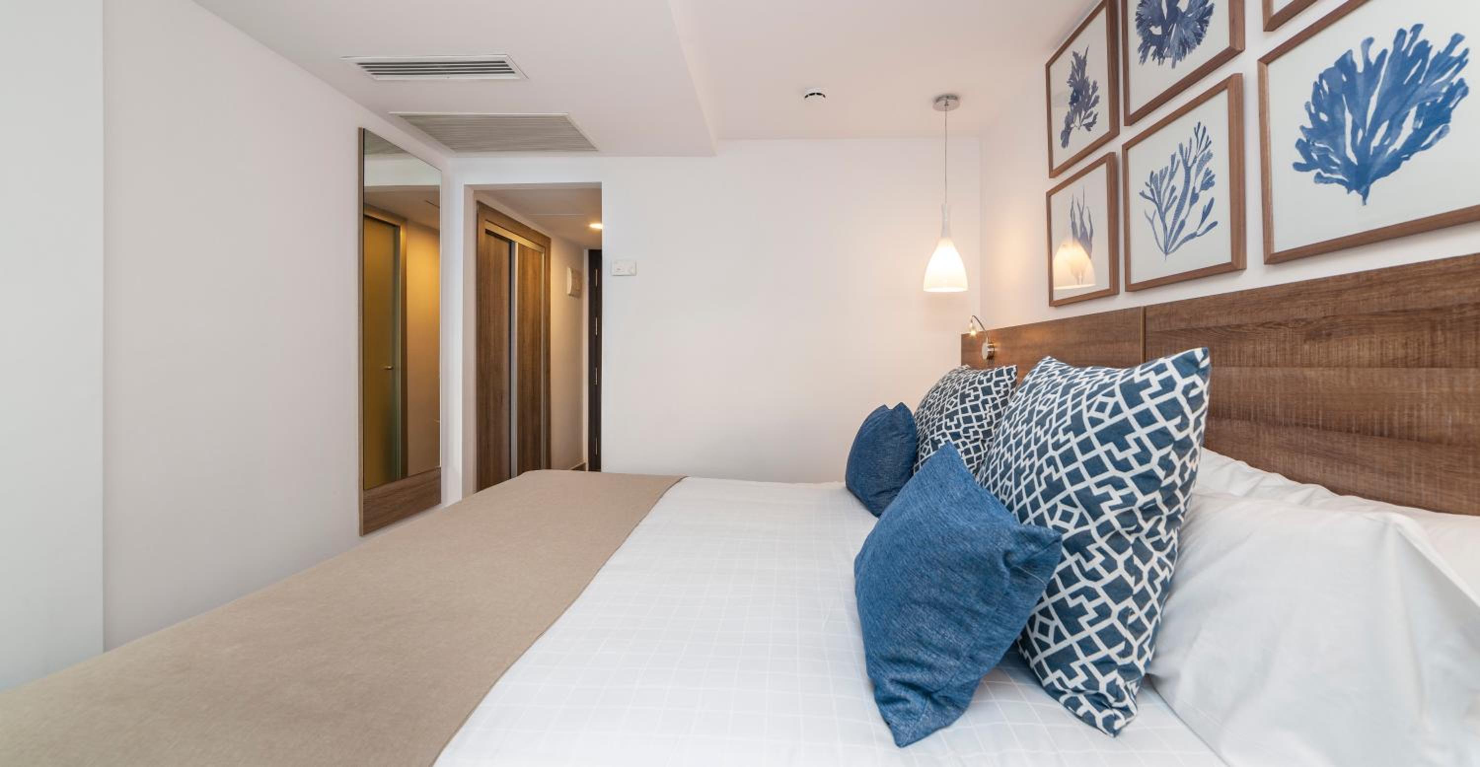 Double Room with Pool View - Photo 14