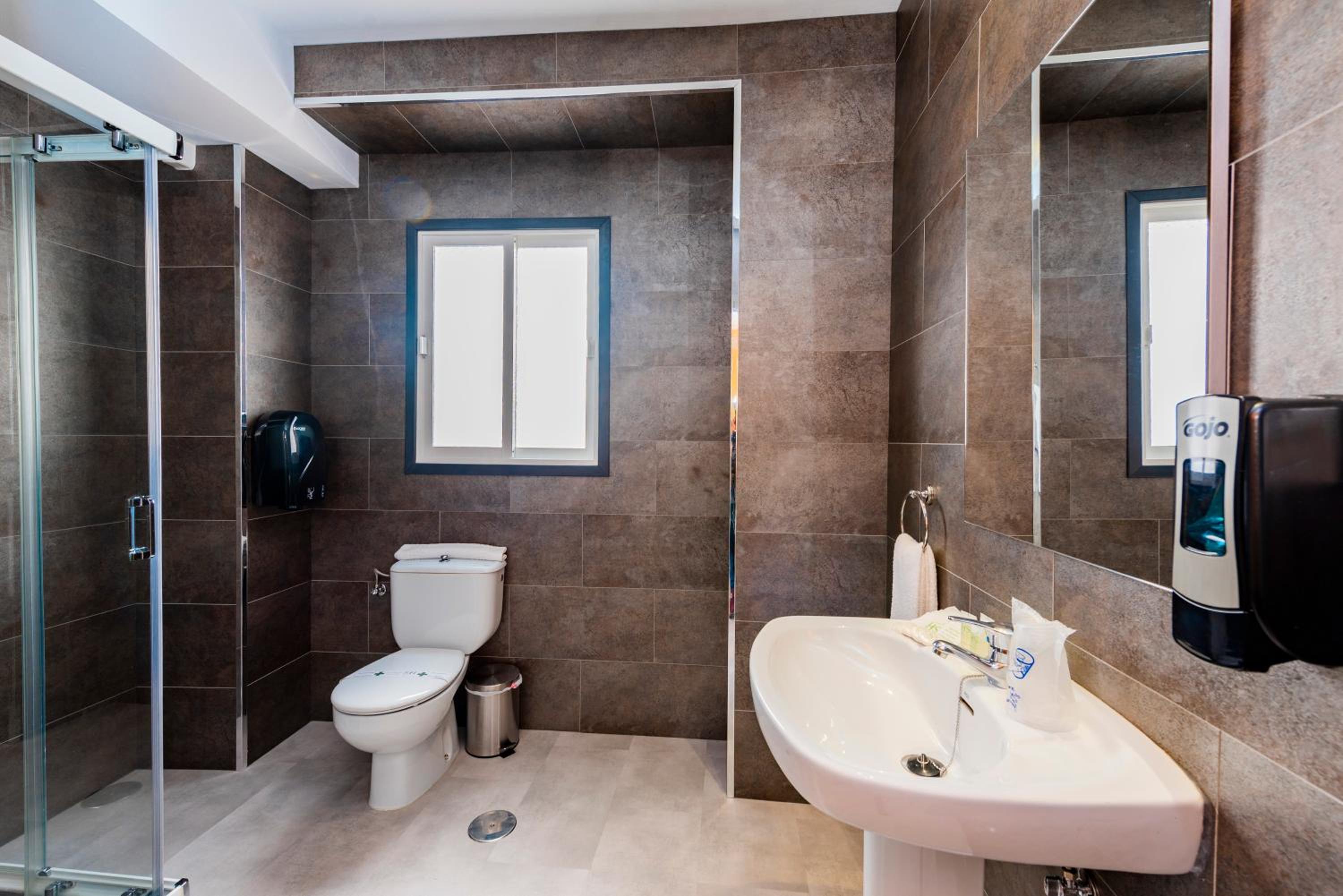 Standard Quadruple Room - Photo 5