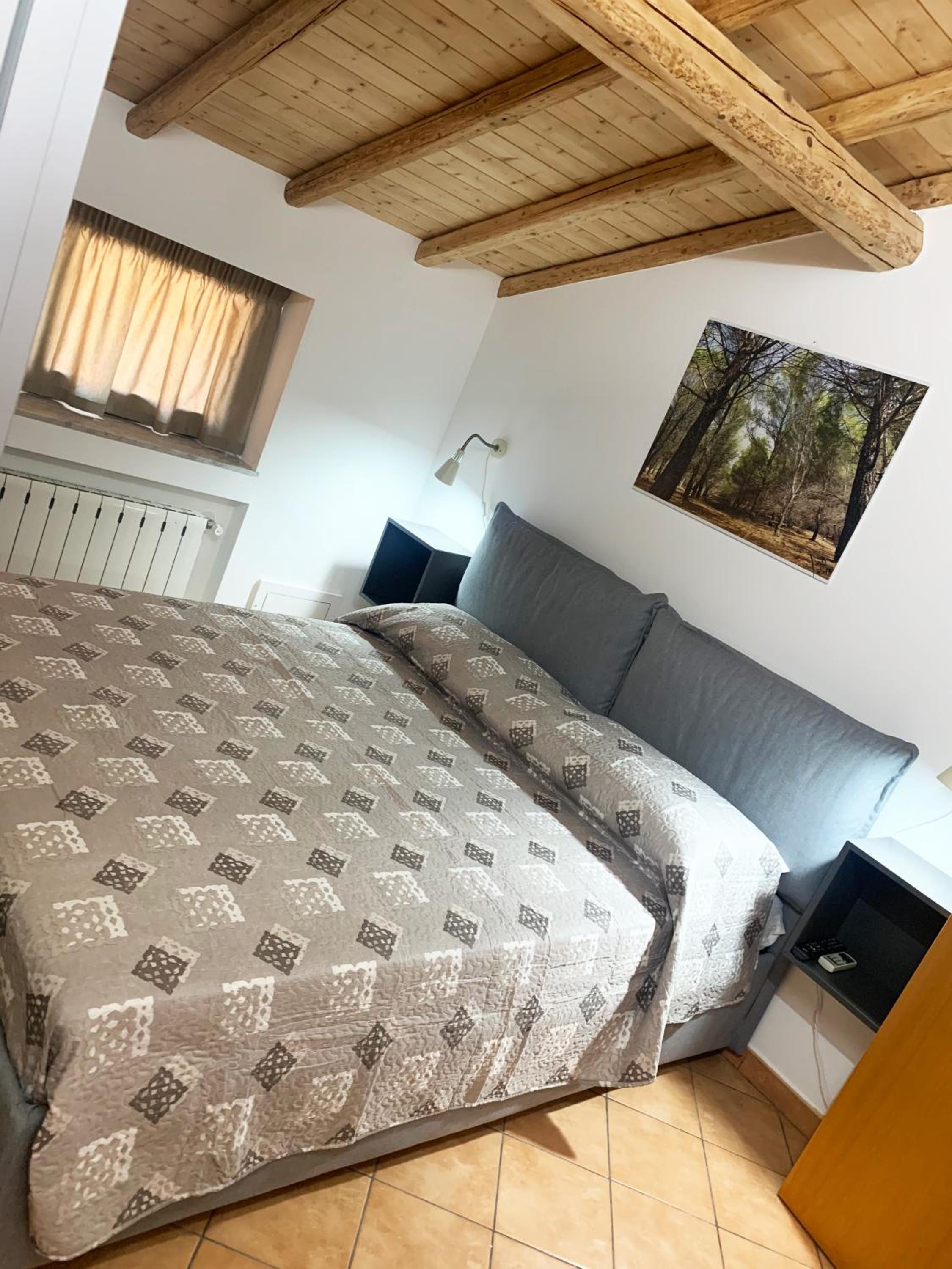 Double Room with Private Bathroom - Photo 10