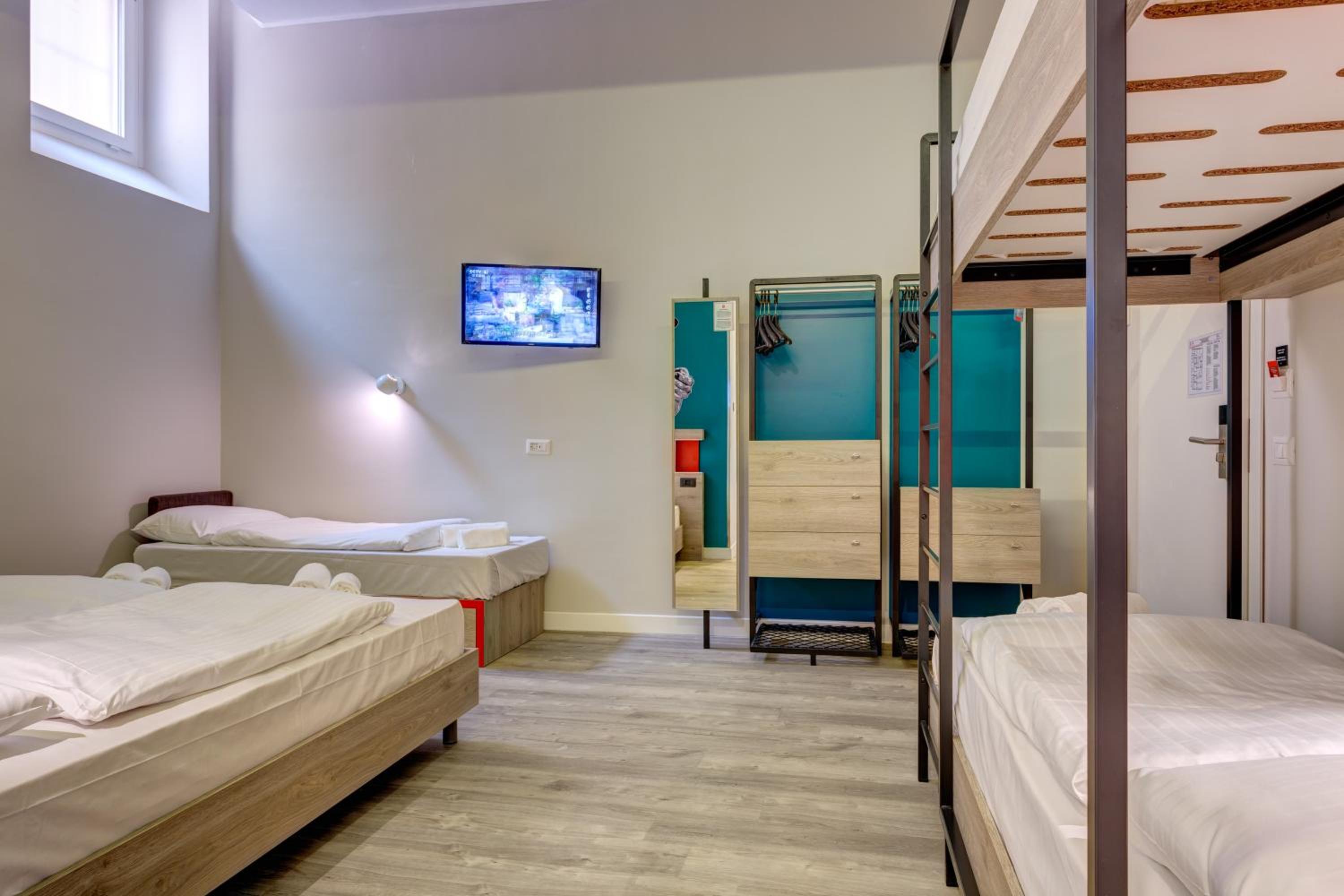Bed in 5-Bed Female Dormitory Room photo 3