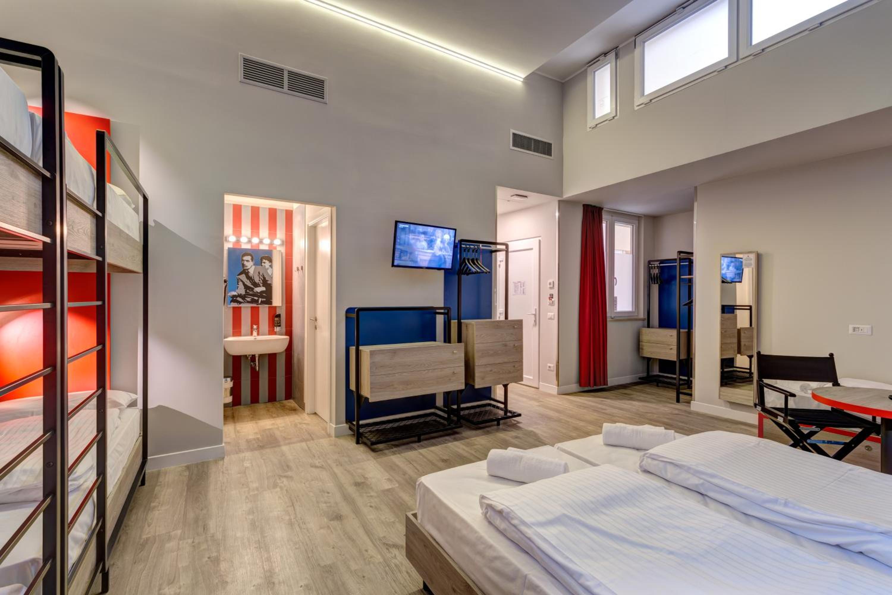 Bed in 6-Bed Mixed Dormitory Room photo 2