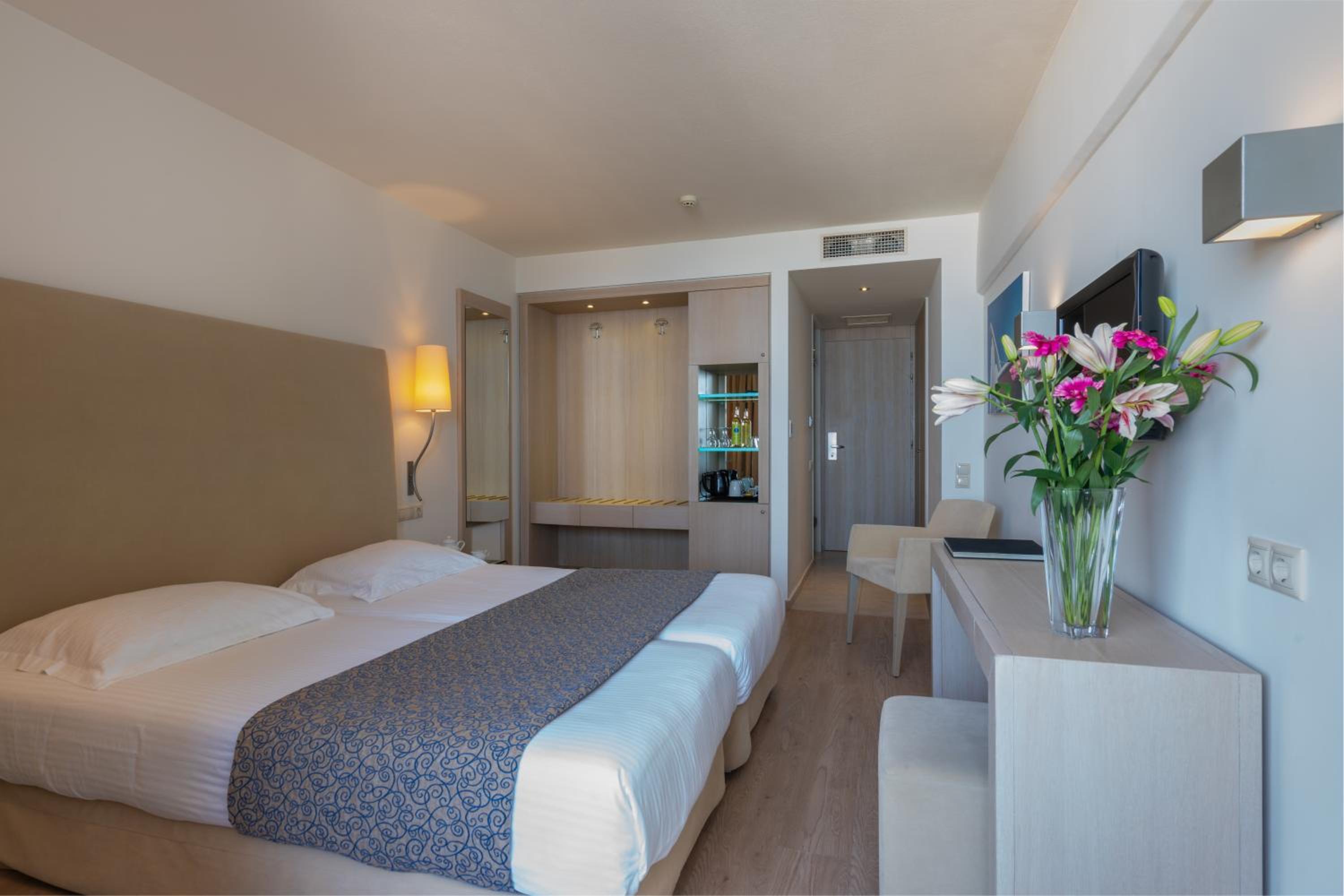 Double Room with Sea View - Photo 7