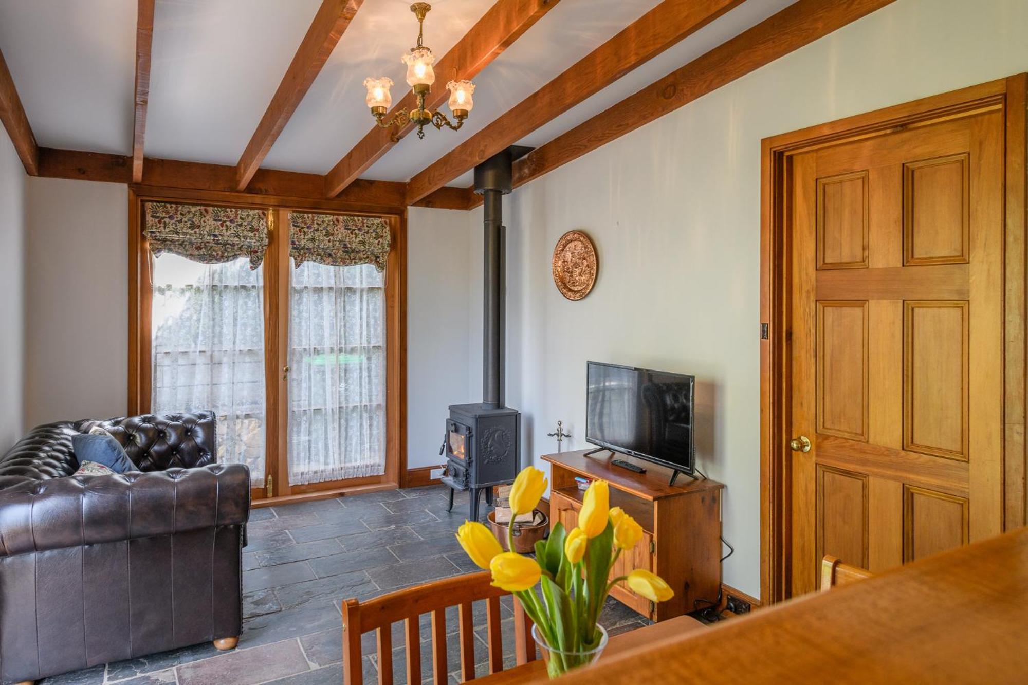 Armory One-Bedroom Cottage - Photo 5