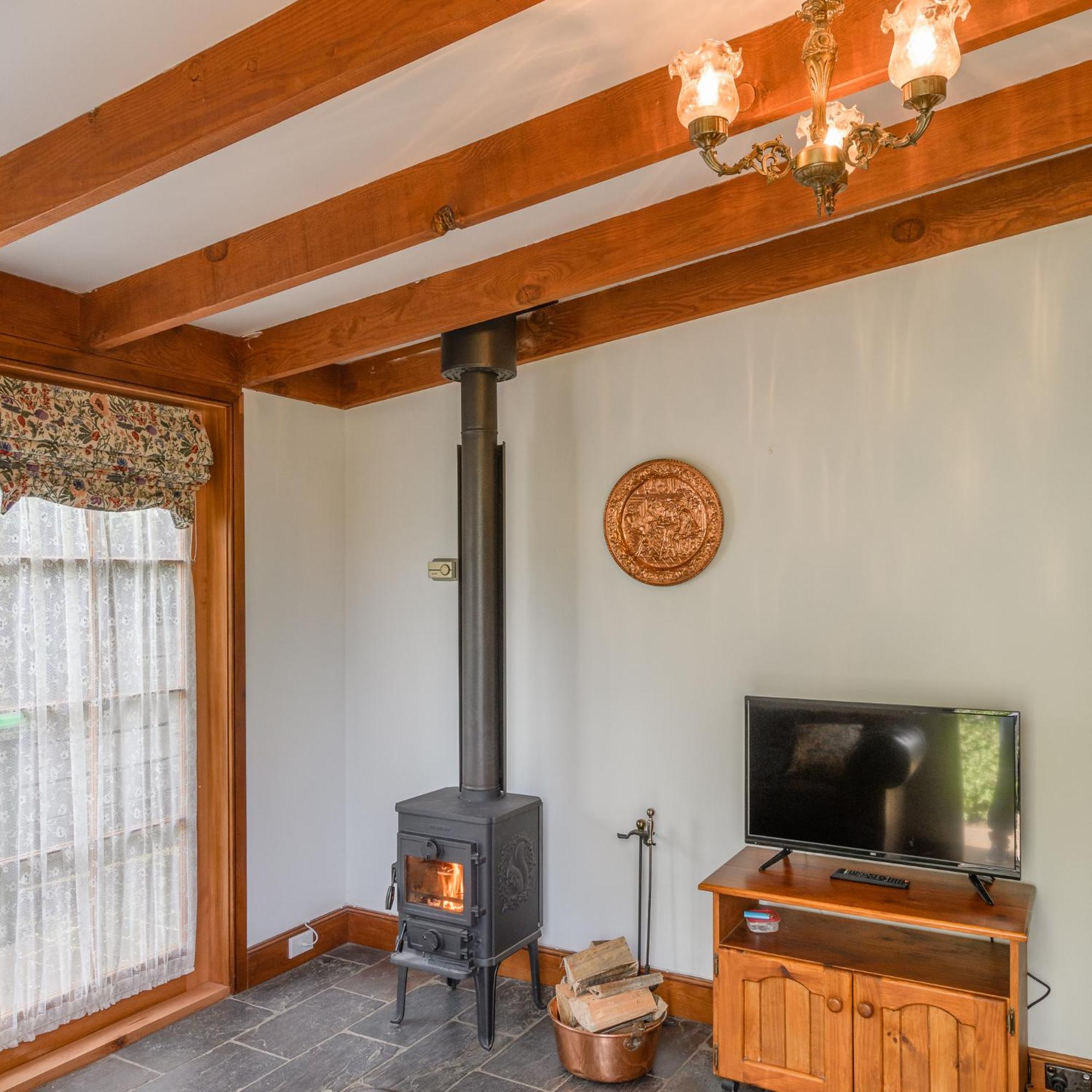 Armory One-Bedroom Cottage - Photo 9