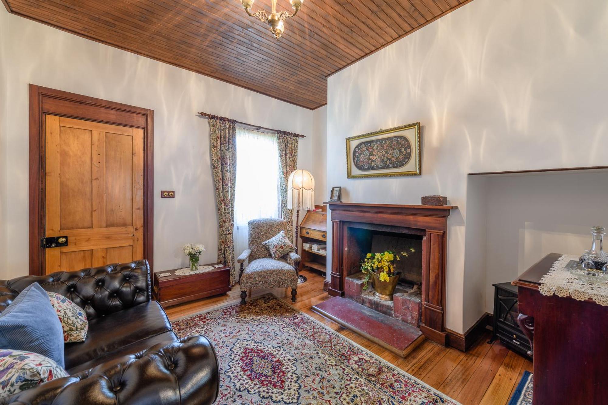 Armory One-Bedroom Cottage - Photo 8
