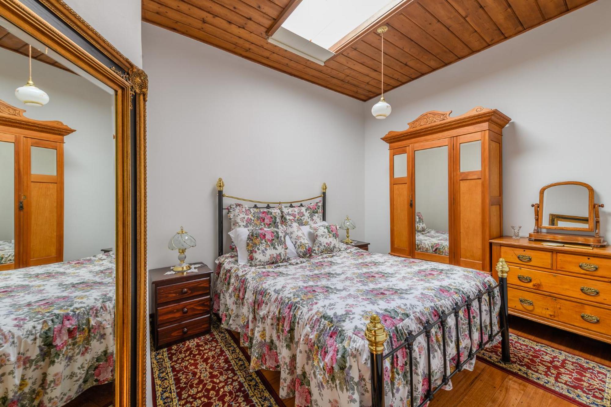 Armory One-Bedroom Cottage - Photo 14