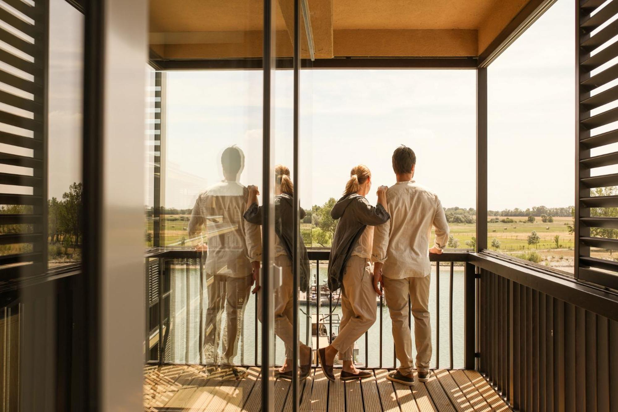 Double Room with Balcony and Lake View photo 2