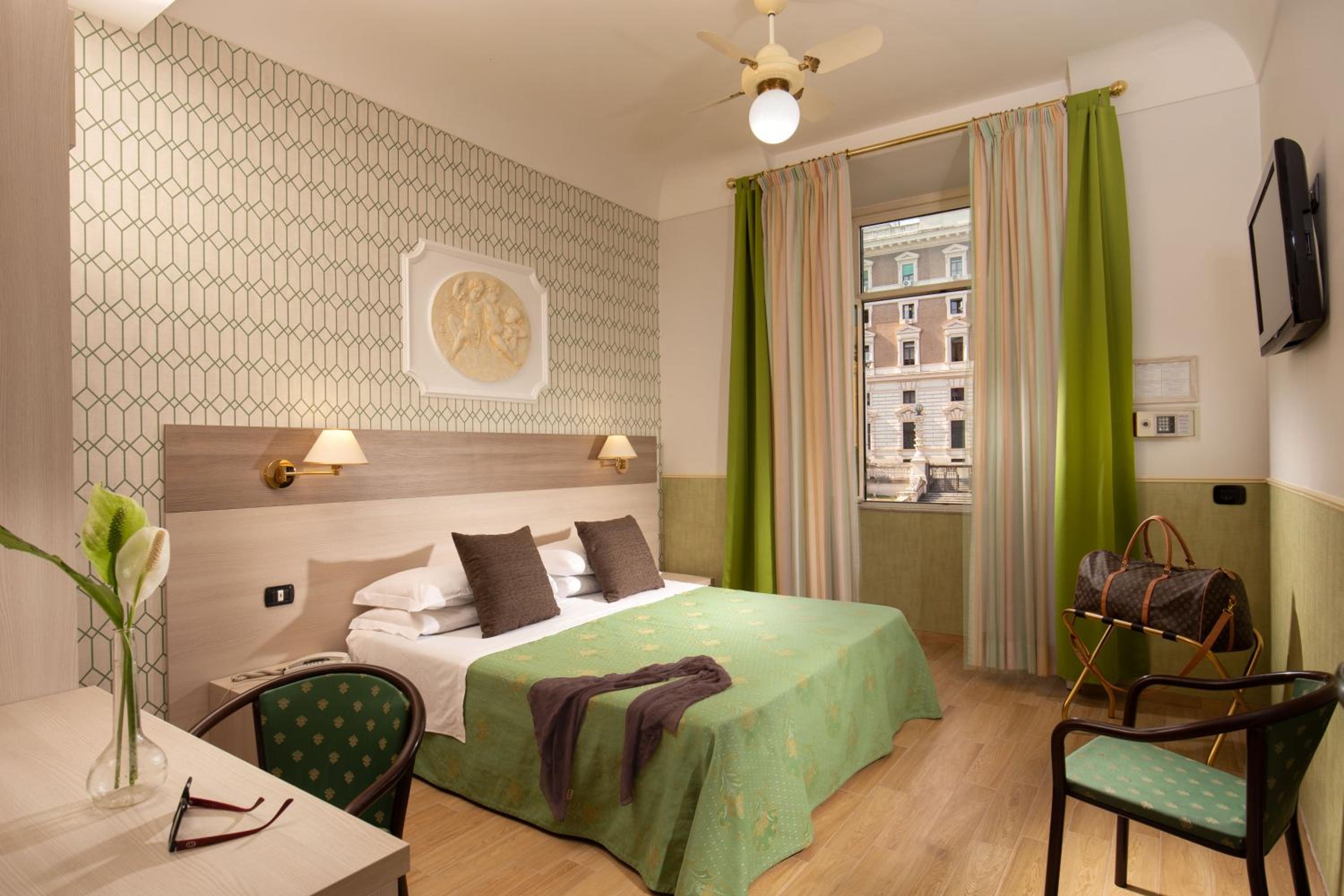 Double or Twin Room photo 3