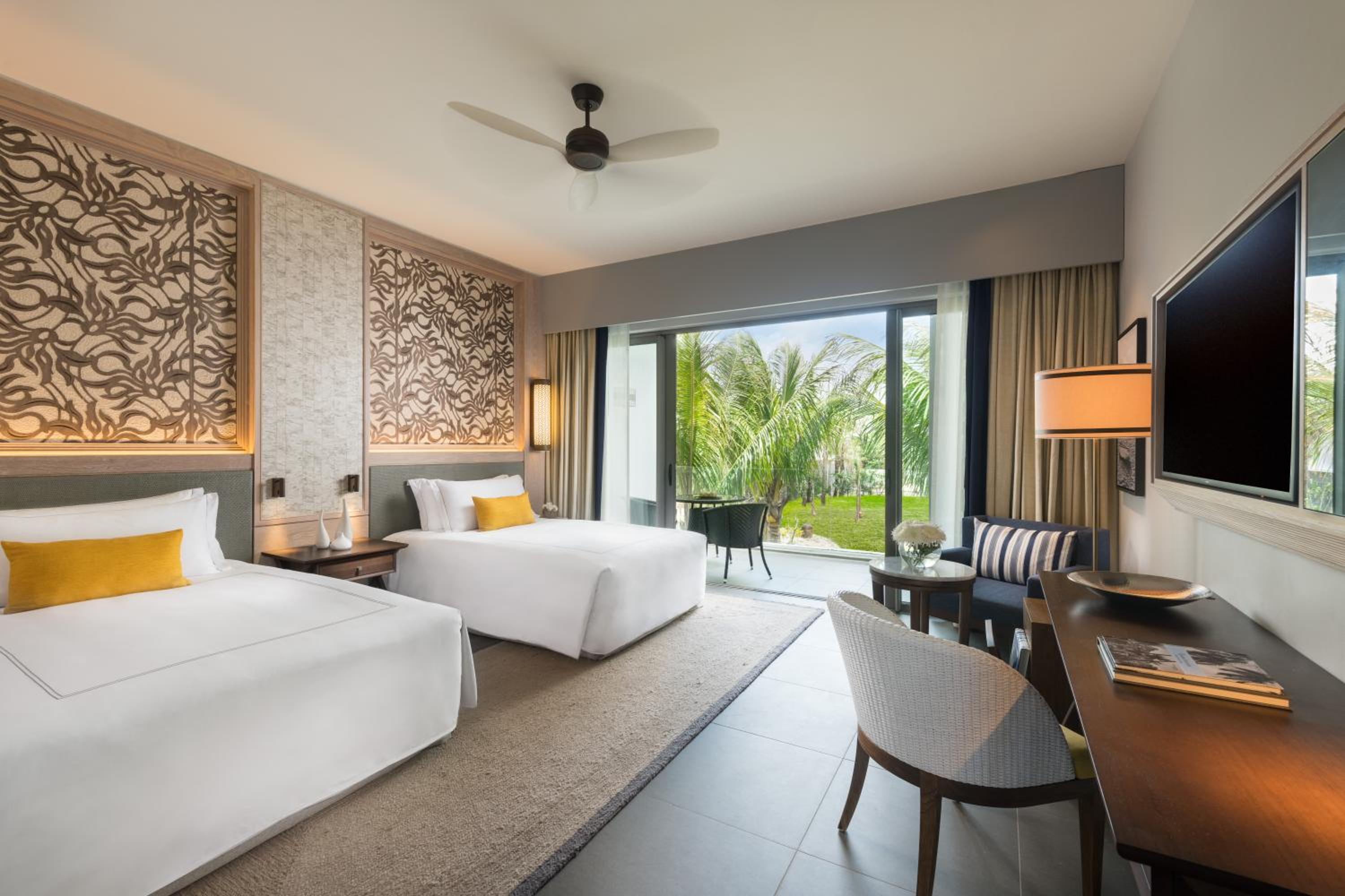 Premier Garden View Room - Photo 4