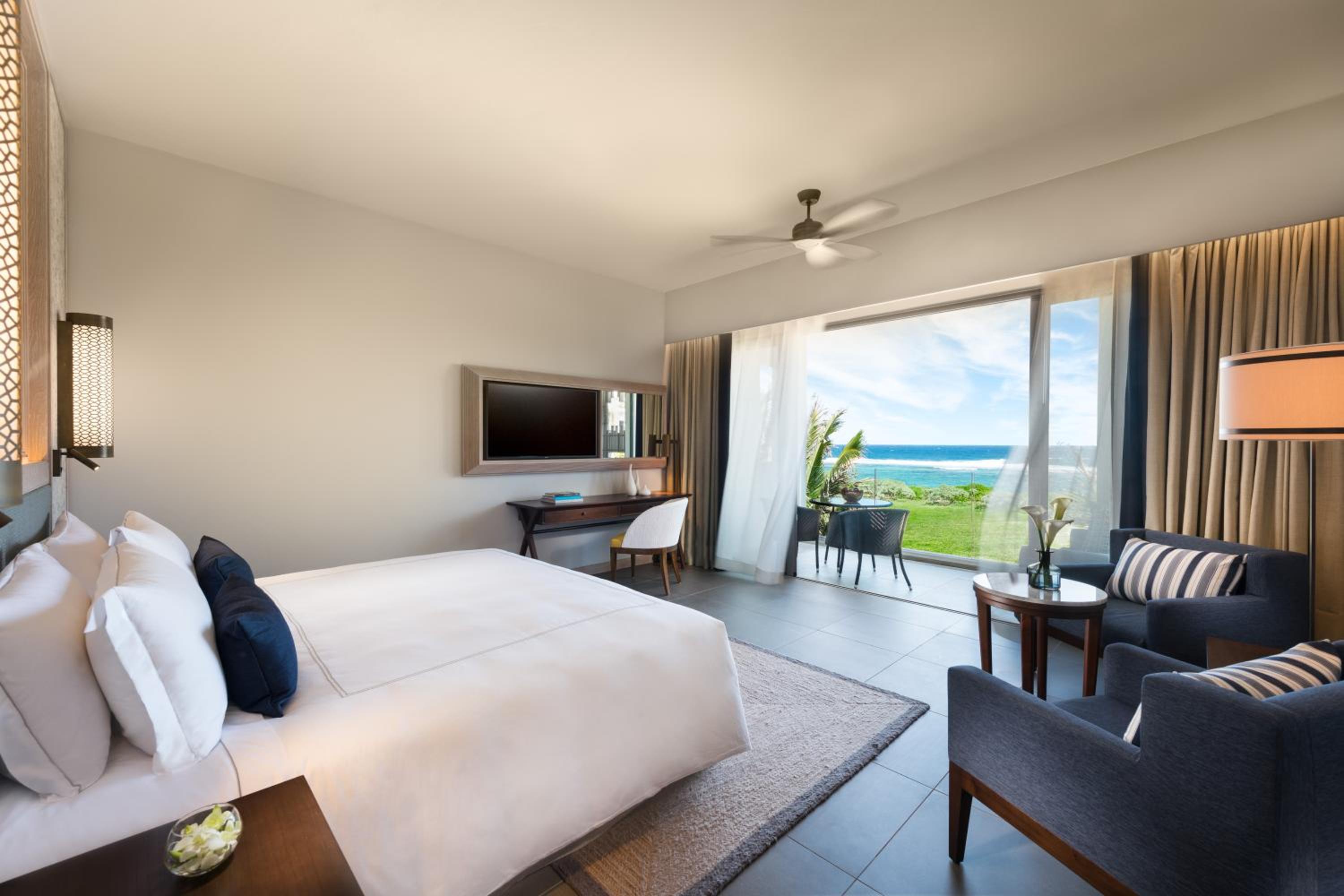 Deluxe Ocean View Room - Photo 4