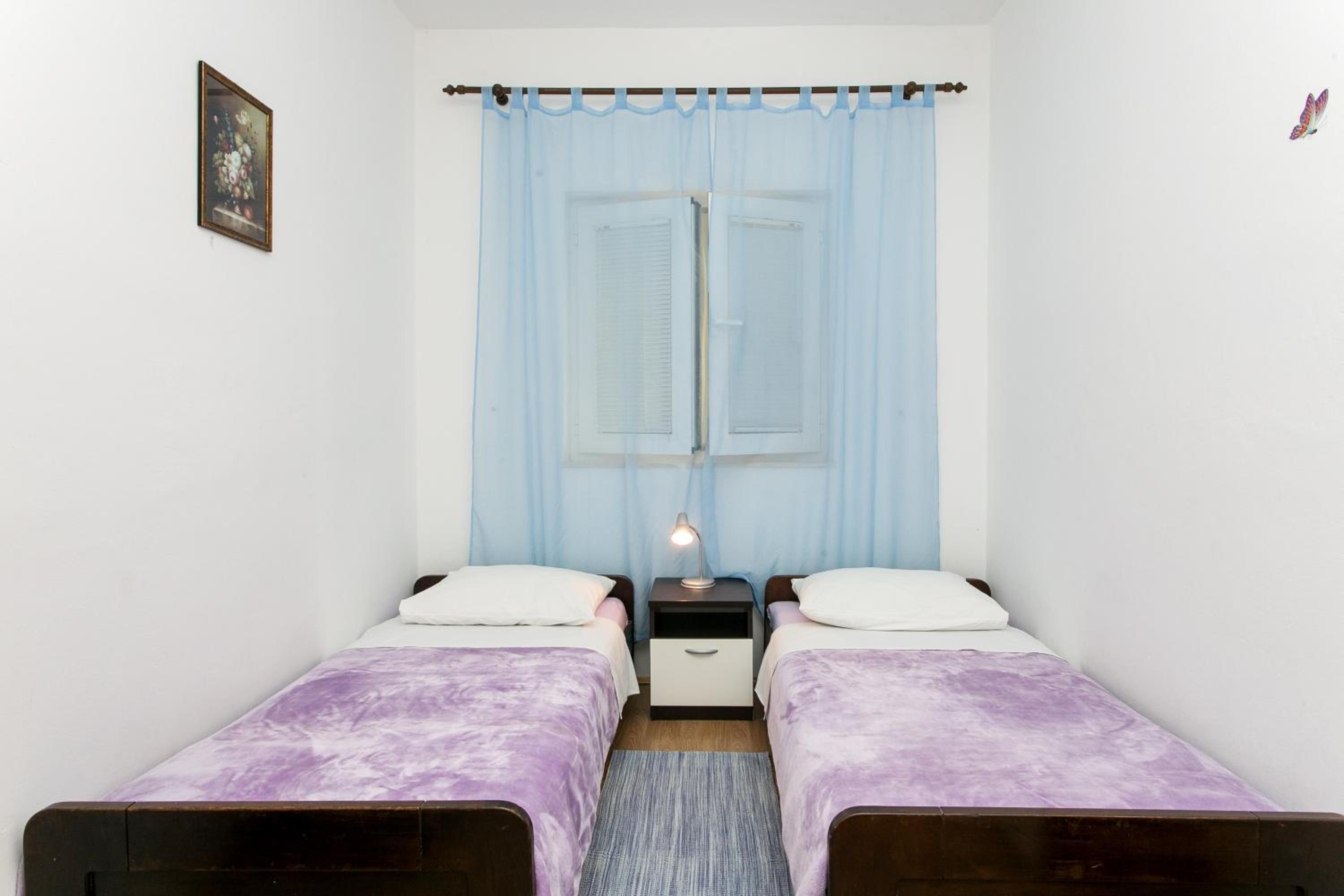 Apartment with Terrace thumbnail 6