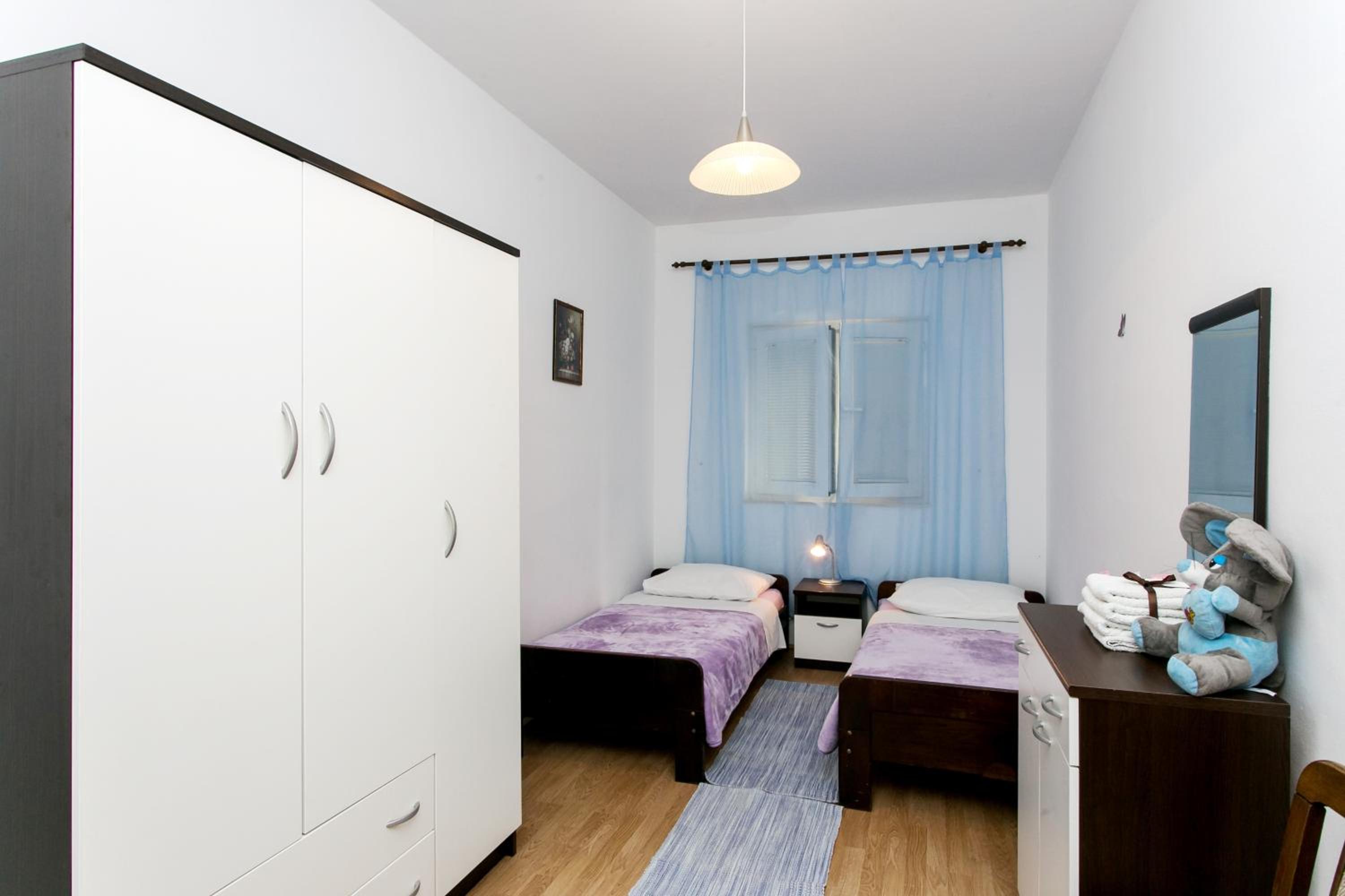 Apartment with Terrace thumbnail 5