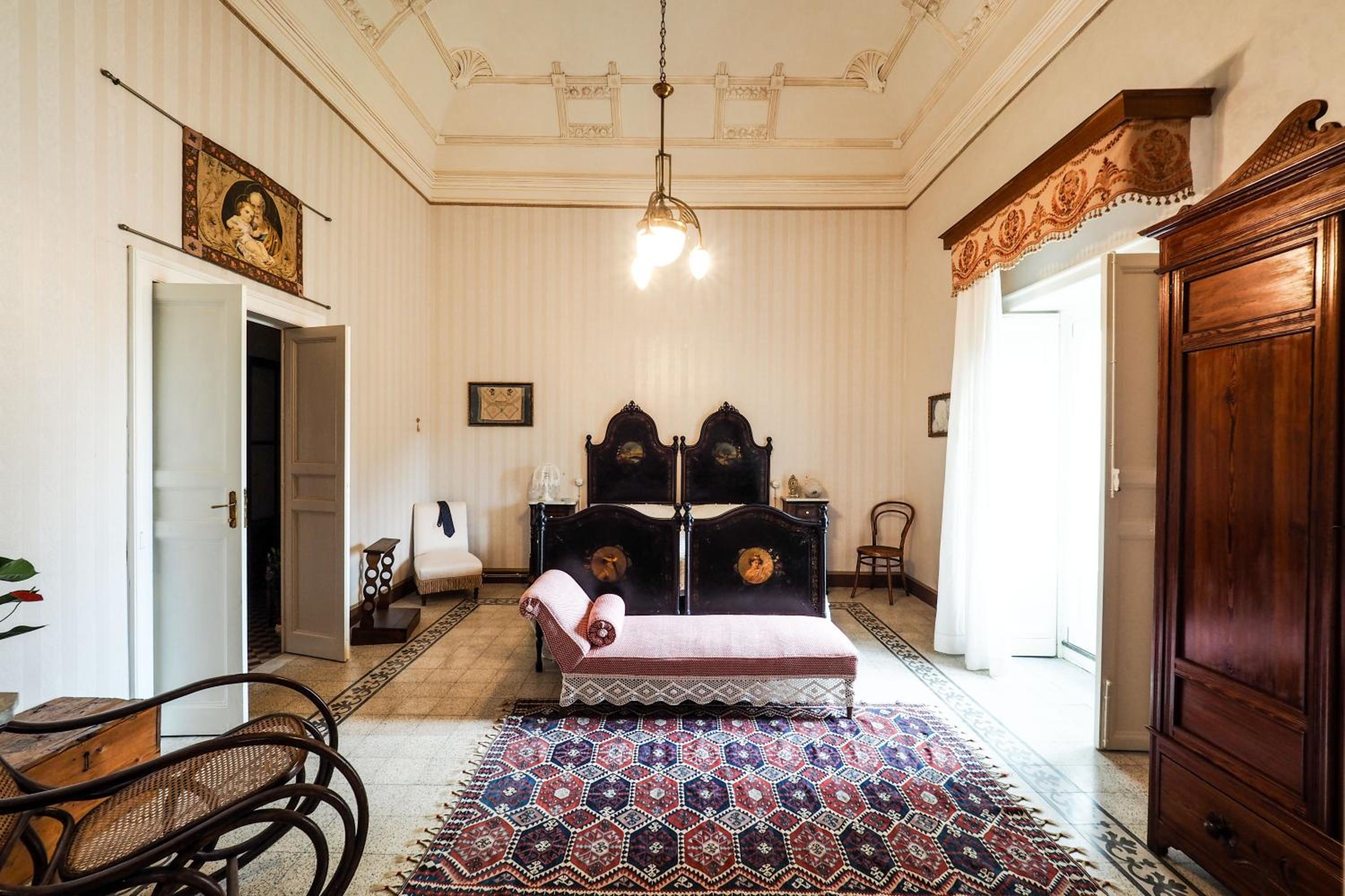 Suite with Balcony - Photo 5