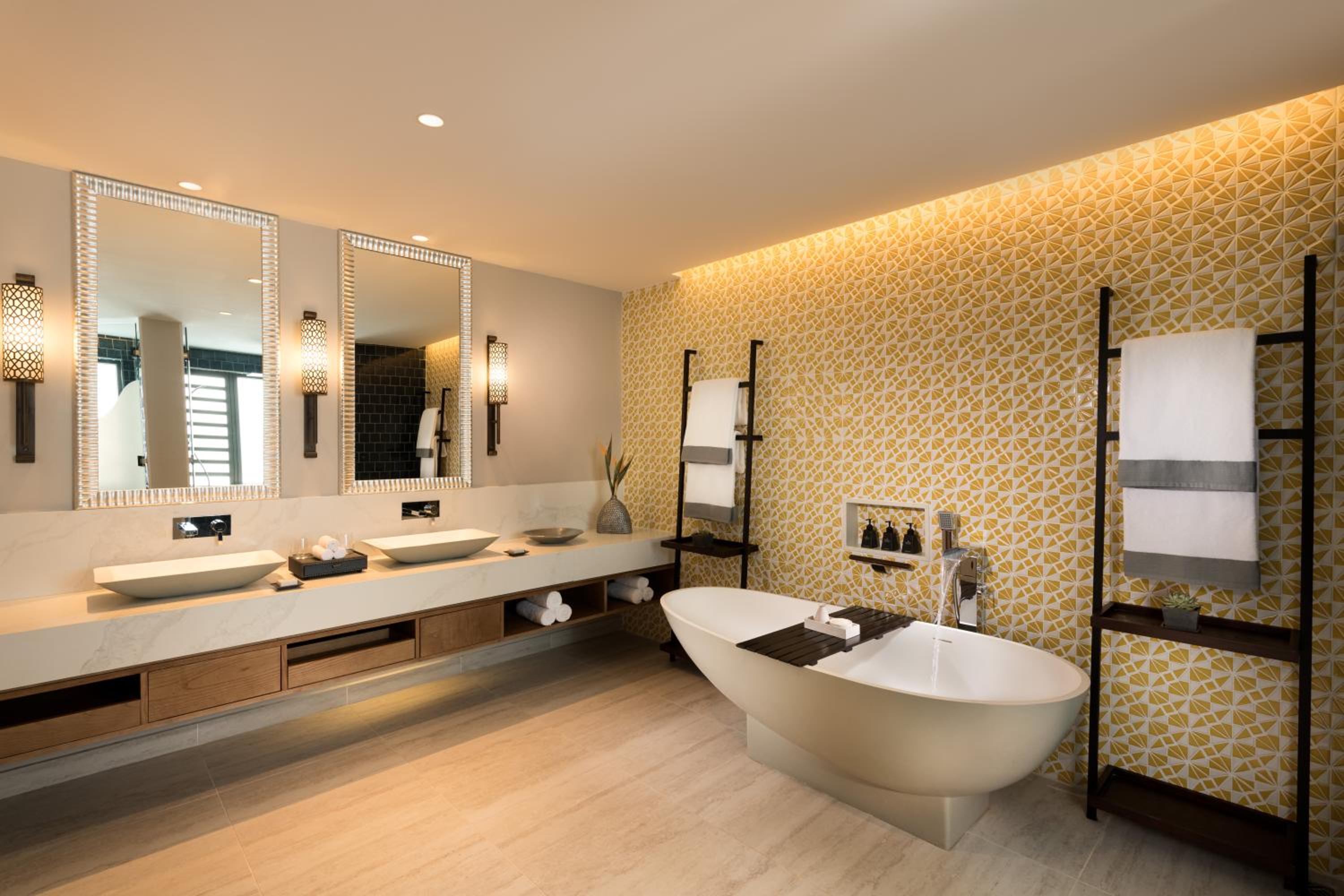 Ocean View Suite - Photo 5